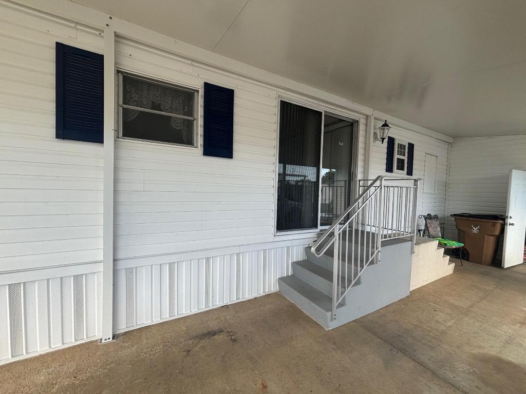 COUNTRY KNOLLS - Residential