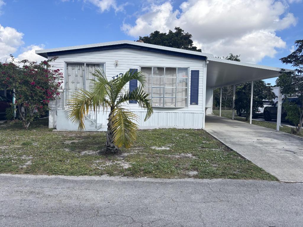 SPACIOUS AND WELL MAINTAINED HOME WITH 2 BEDROOMS, 2 BATH'S, INSULATED WALLS & CEILINGS, NEW CEILING PANELS AND NEW KITCHEN FAUCET.  LOCATED ON COUNTRY KNOLLS, A 55+ COMMUNITY, ONLY 3 MILES TO THE DESIRABLE BEACH OF DEERFIELD. THE WORRY-FREE SOUTH FLORIDA LIFESTYLE, WITH AMENITIES GALORE. PERFECT FOR A FIRST TIME HOME BUYER.
CALL TODAY FOR AN APPOINTMENT. IT WON'T LAST!!! LOT RENTAL $955 MONTLY.