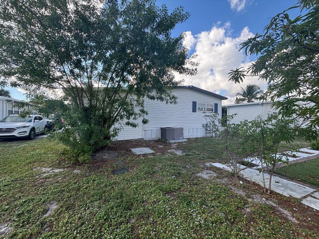 COUNTRY KNOLLS - Residential