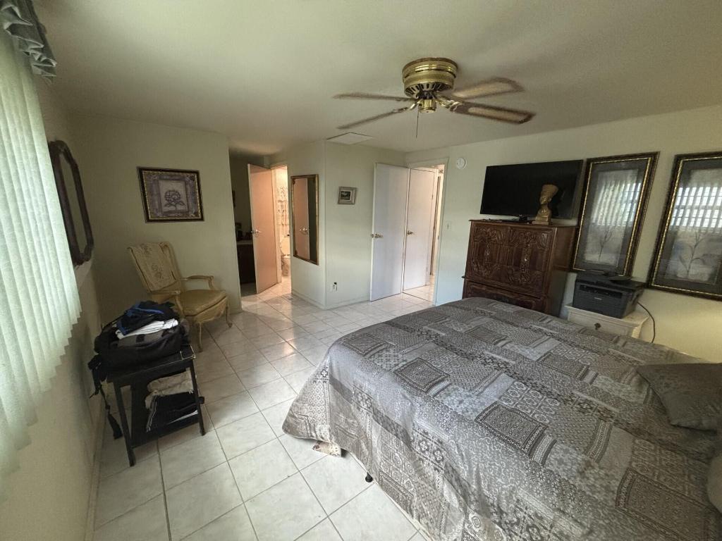 COUNTRY KNOLLS - Residential