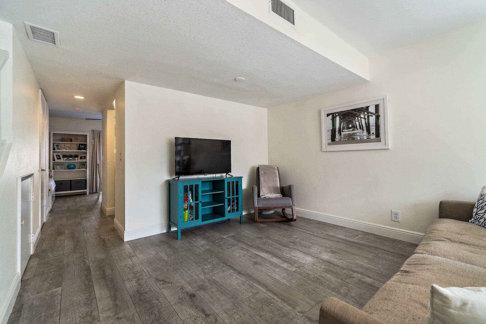 RIVERWALK 1 - Residential