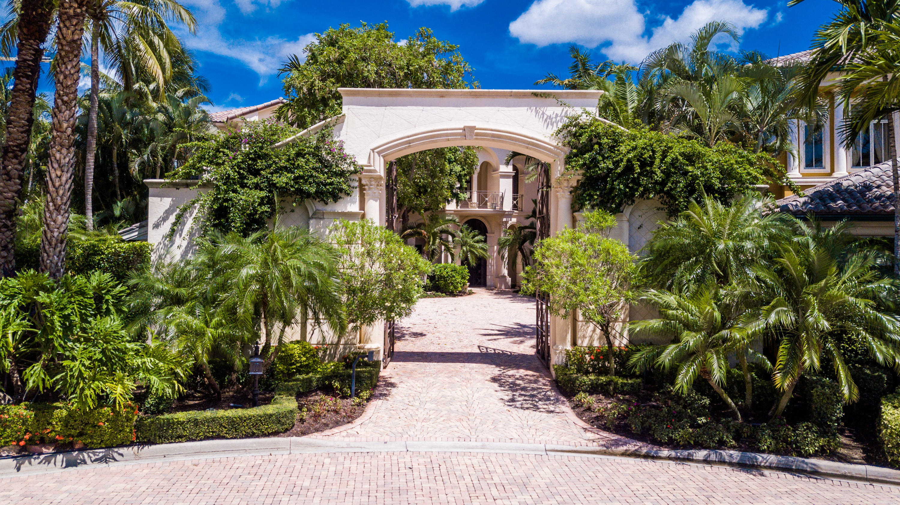 MIZNER LAKE ESTATES - Residential