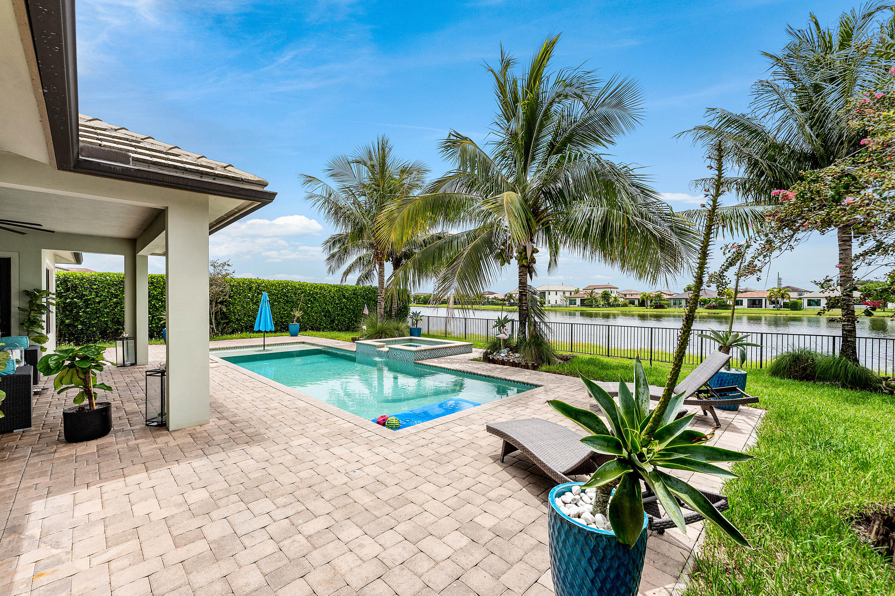 PALM MEADOWS ESTATES - Residential