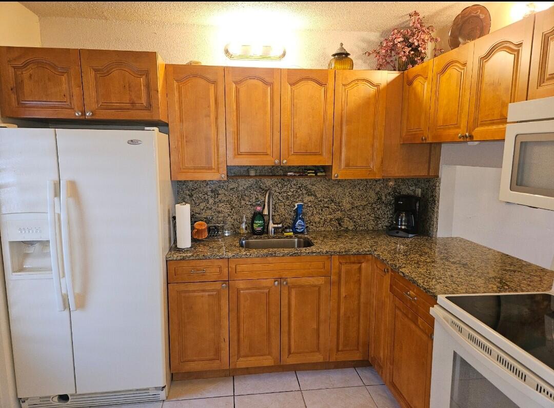 LAKE CLARKE GARDENS CONDO 2 - Residential