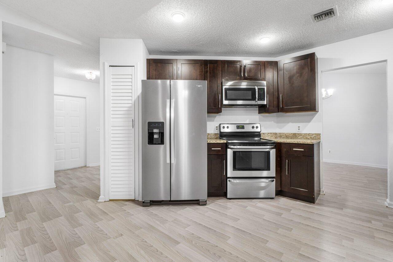 HUNTINGTON WOODS - Residential Lease