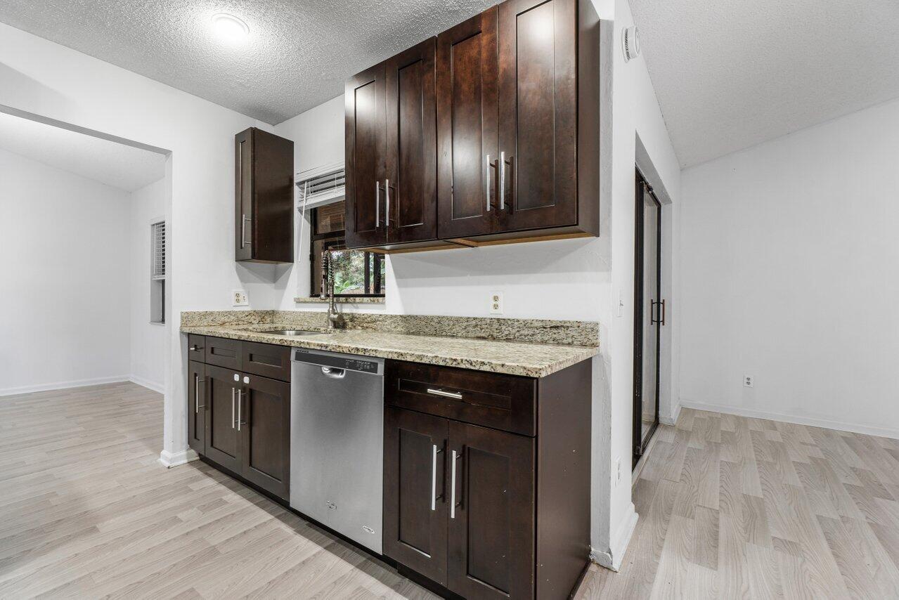 HUNTINGTON WOODS - Residential Lease
