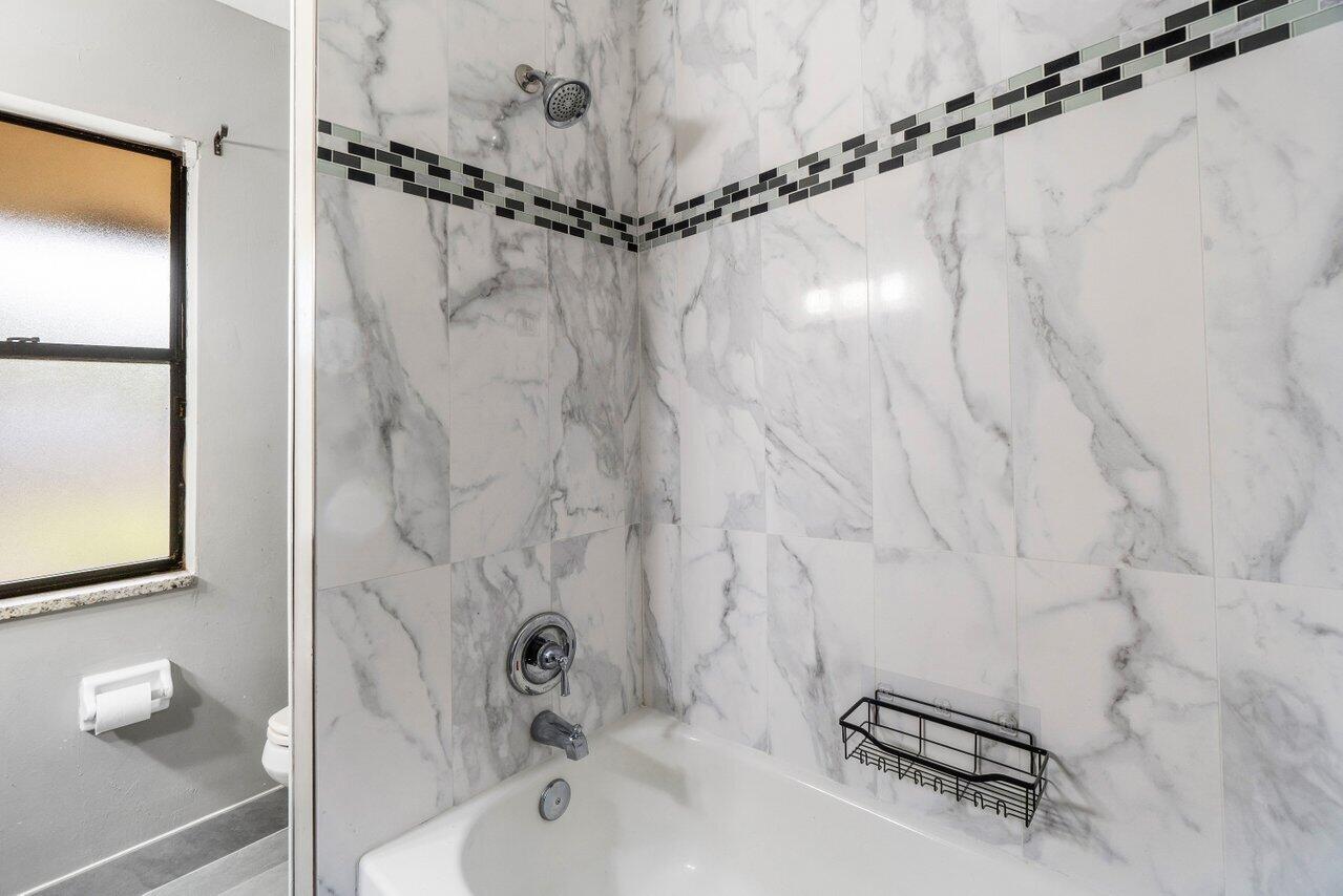 HUNTINGTON WOODS - Residential Lease