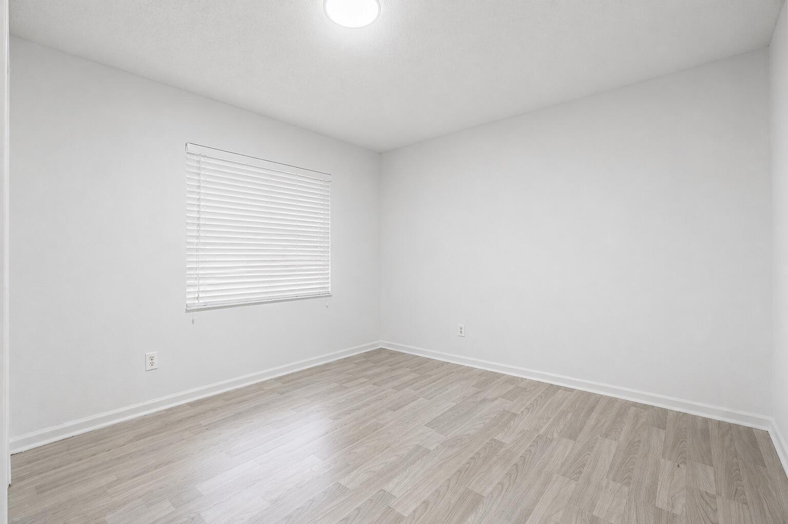 HUNTINGTON WOODS - Residential Lease