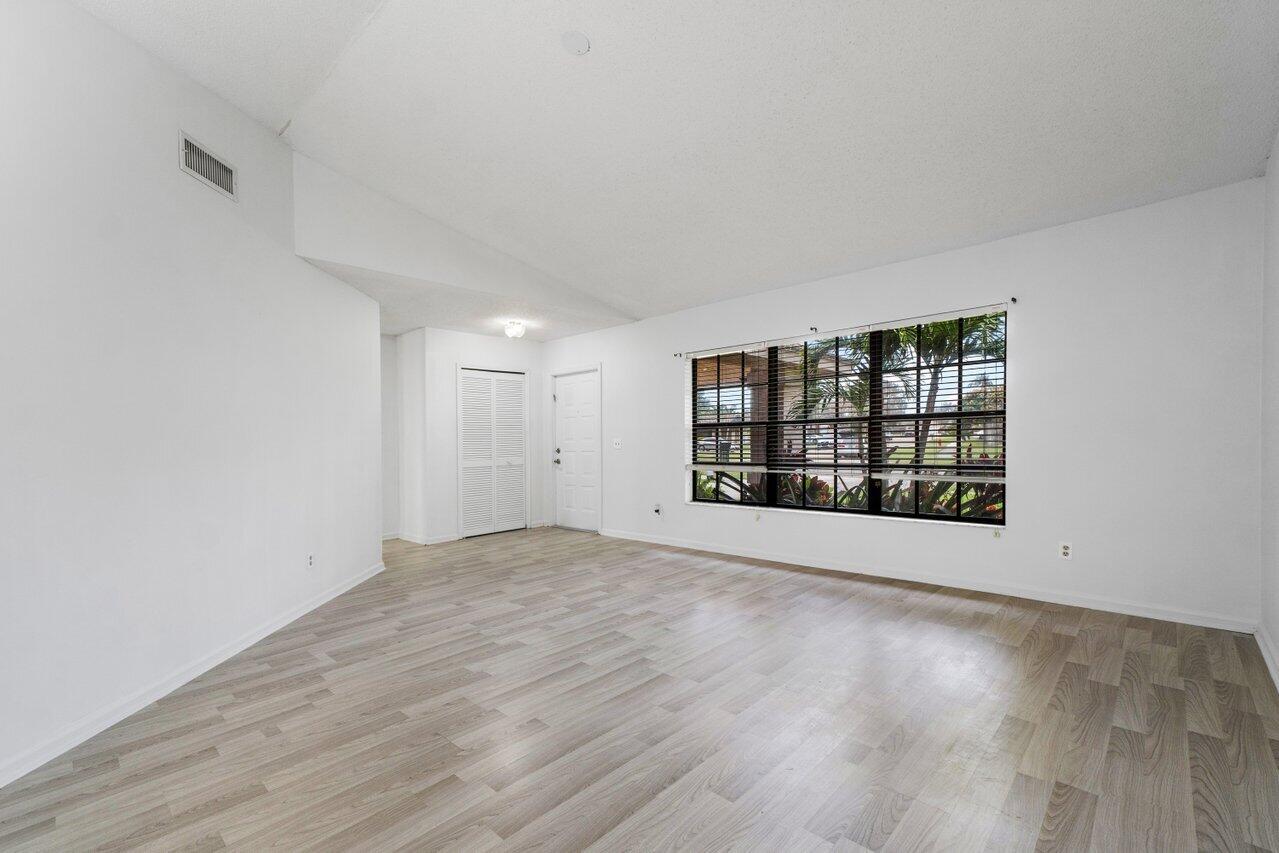 HUNTINGTON WOODS - Residential Lease