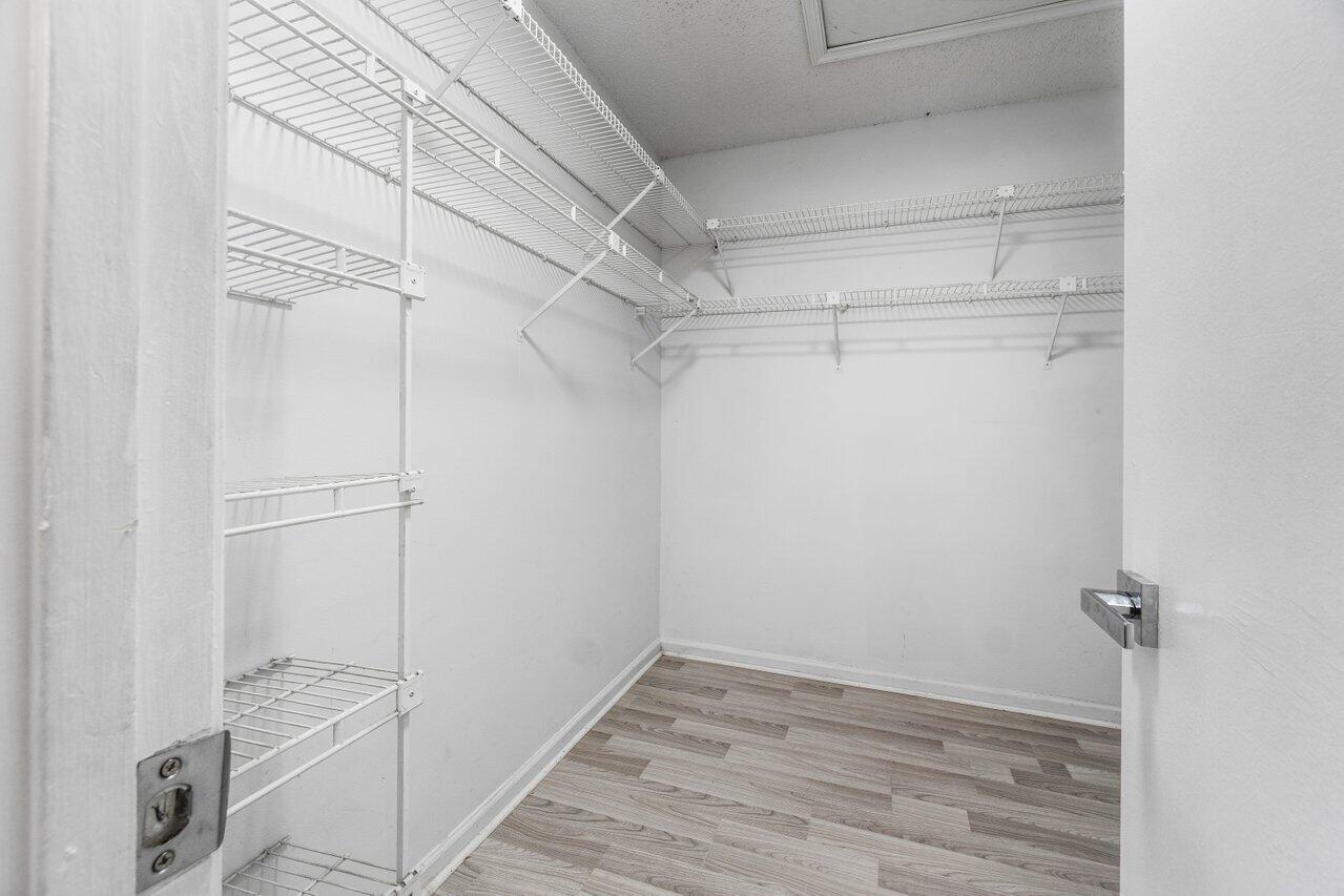 HUNTINGTON WOODS - Residential Lease