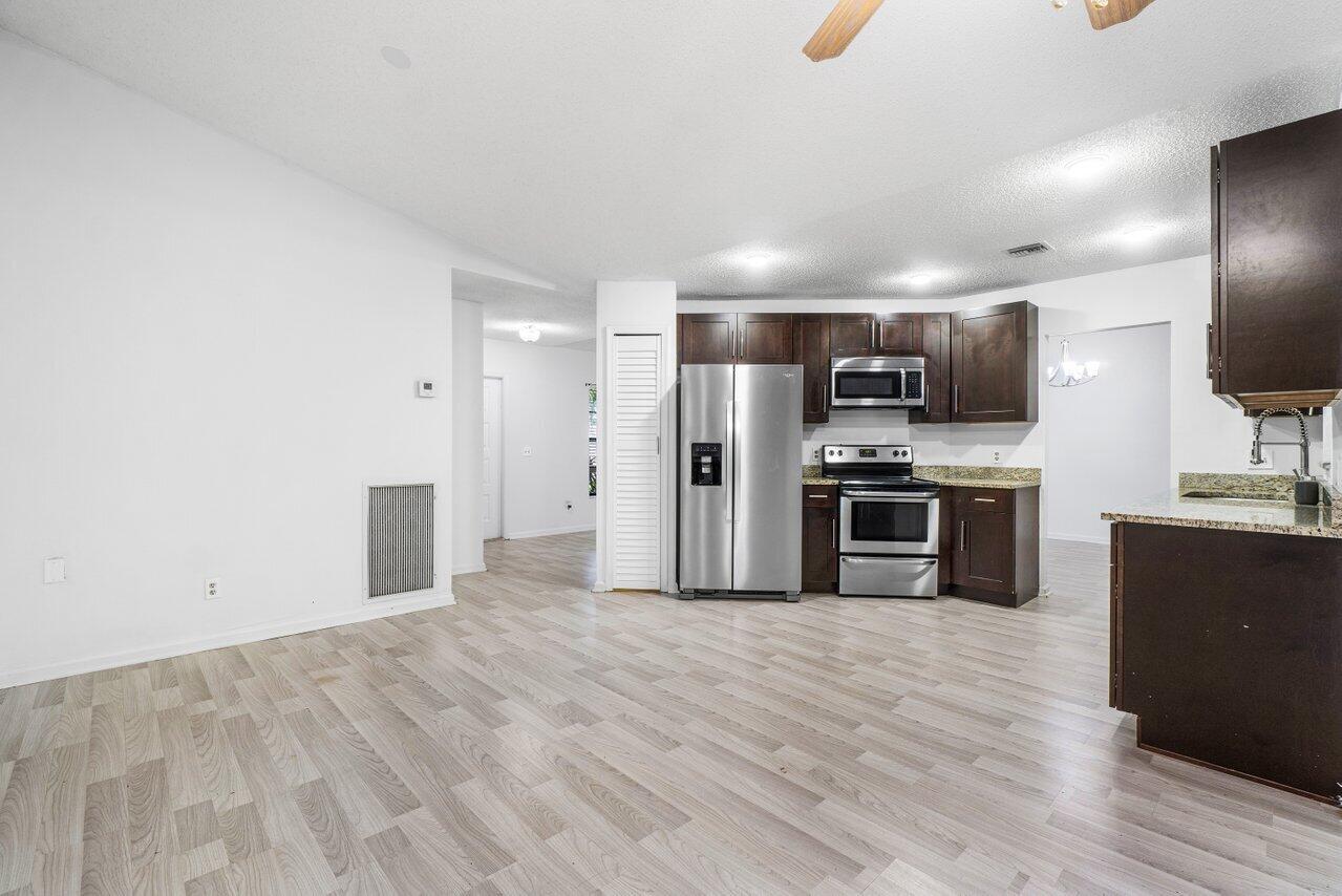 HUNTINGTON WOODS - Residential Lease