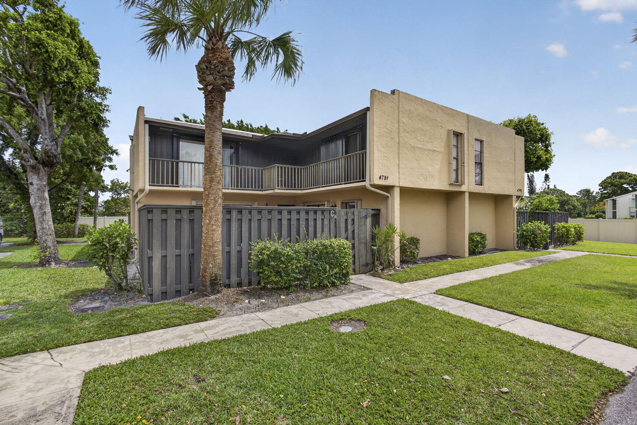 FOXWOOD ESTATES 1 OF LAKESIDE GREEN - Residential Lease
