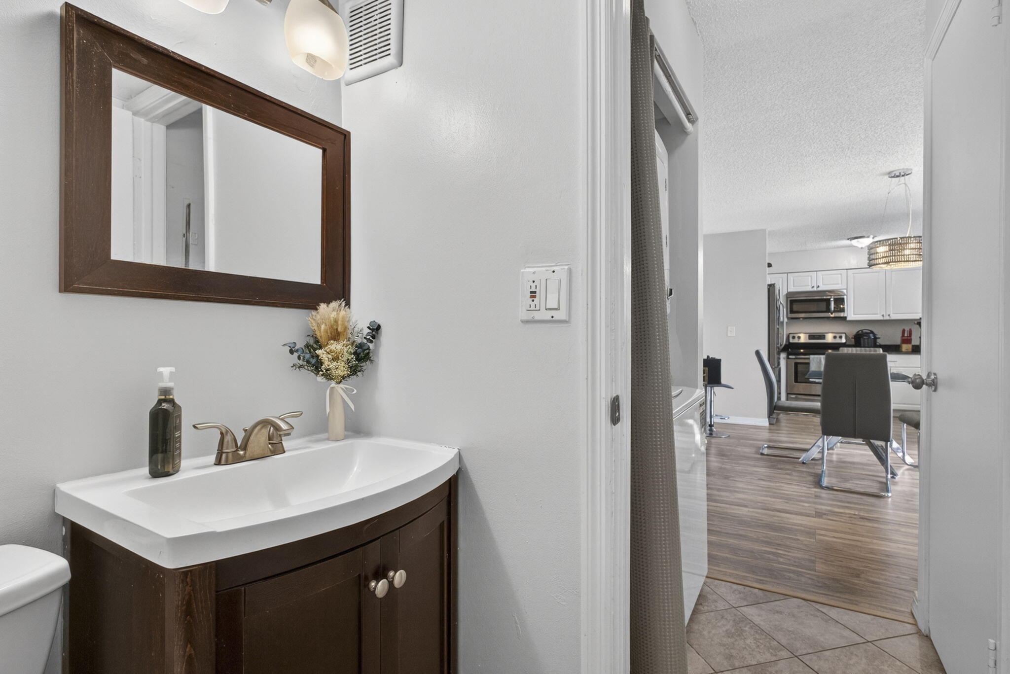 FOXWOOD ESTATES 1 OF LAKESIDE GREEN - Residential Lease