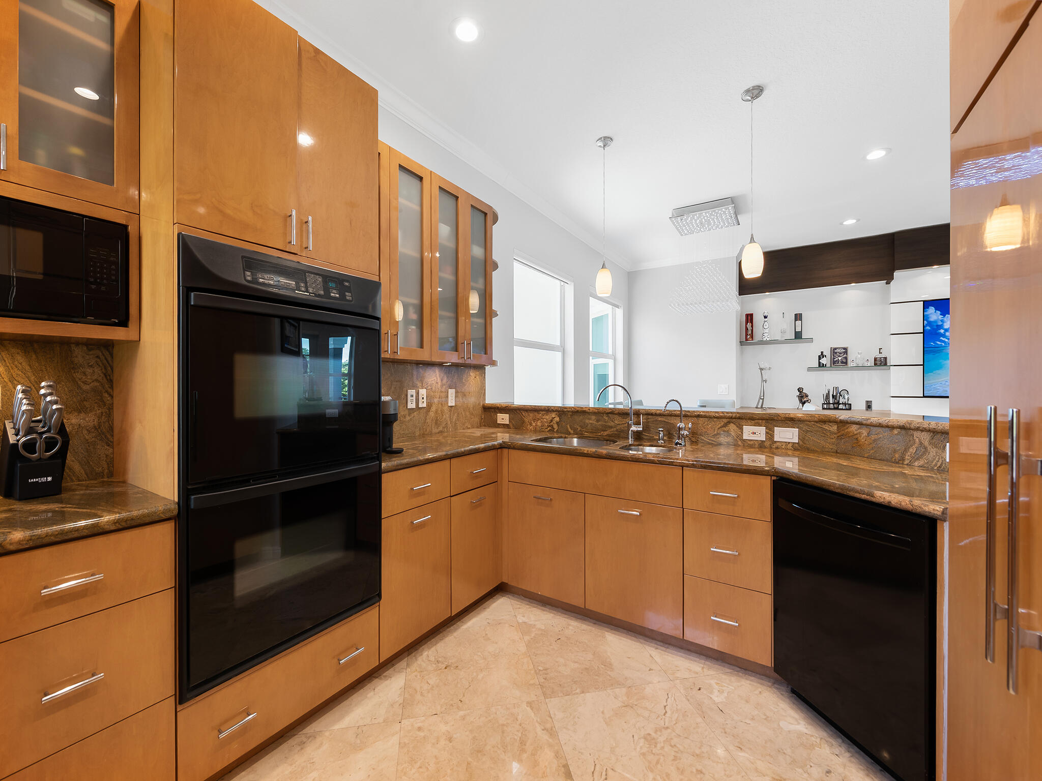 BEVERLY HEIGHTS - Residential
