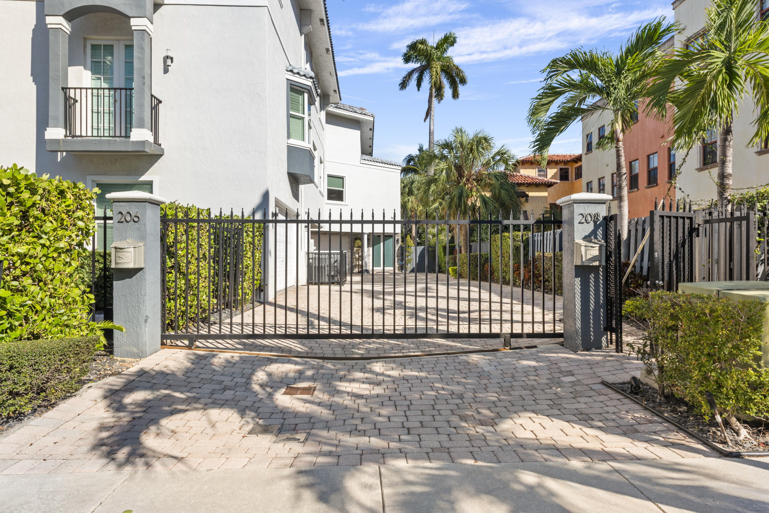 BEVERLY HEIGHTS - Residential