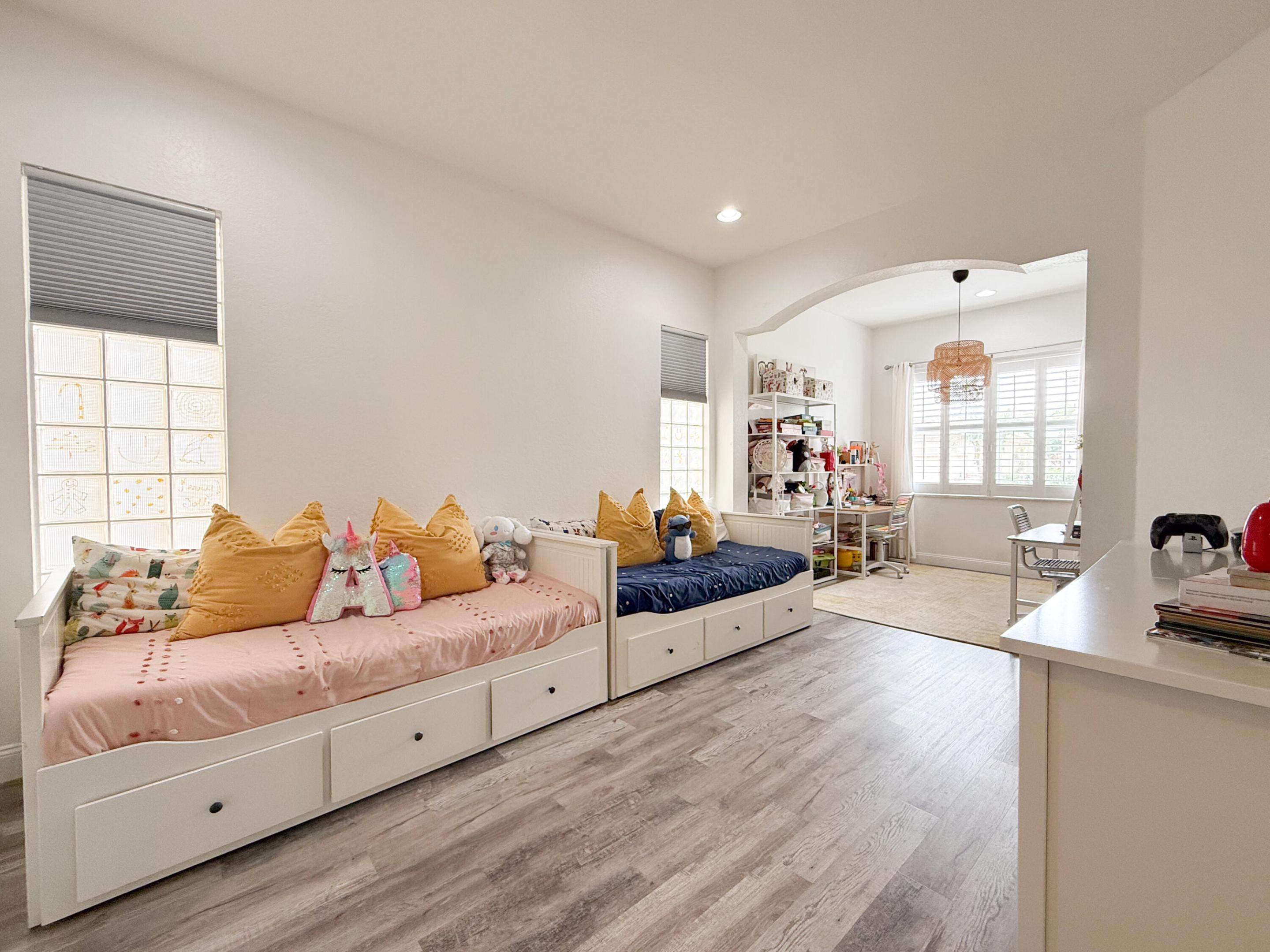 MIRABELLA AT MIRASOL PL C - Residential