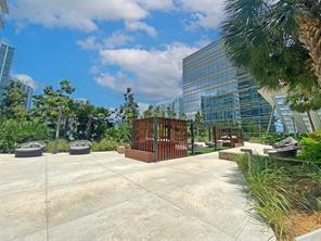 Beautiful and modern unit at Rise at Brickell City Center. Wonderful 09 floor plan with great view facing East. 2 bedrooms and 2.5 baths, with separate laundry room and pantry. Both walk in closets with custom cabinetry. Ready to move in!