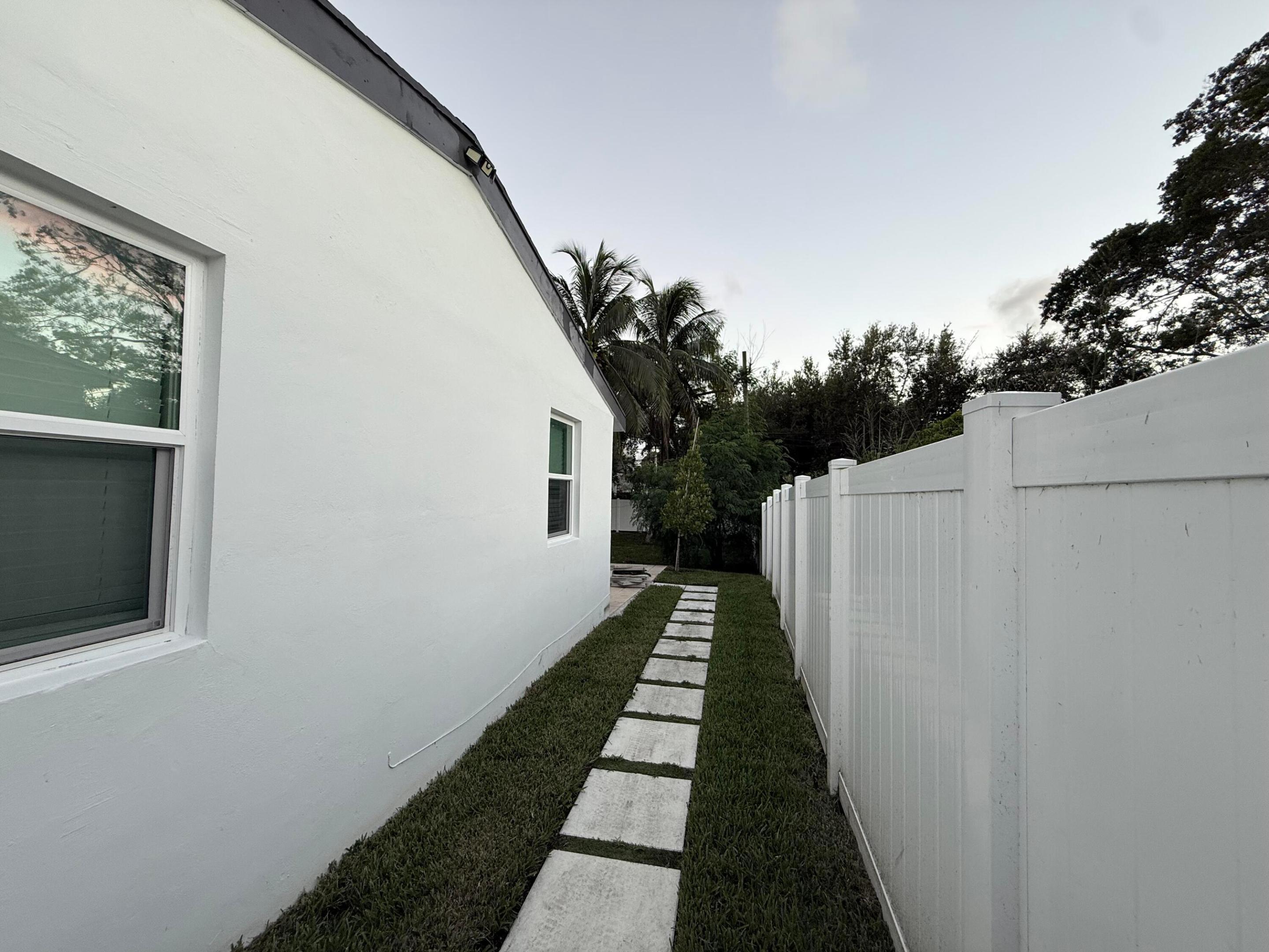 NICHOLS 1ST ADD TO DELRAY - Residential Income