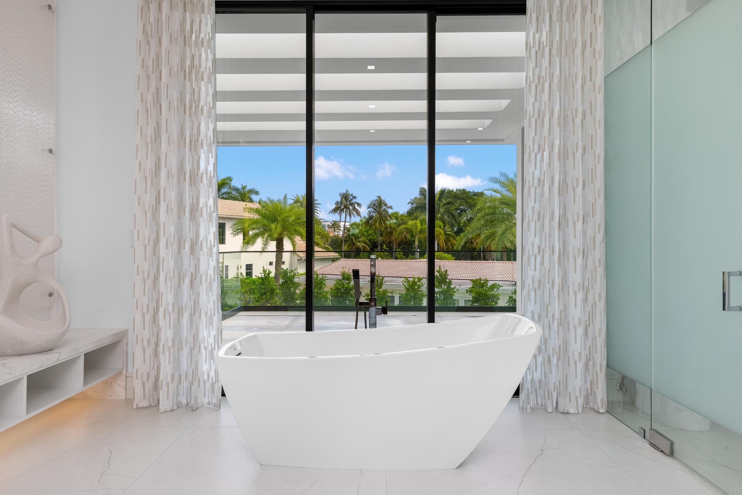 ROYAL PALM YACHT & COUNTRY CLUB - Residential