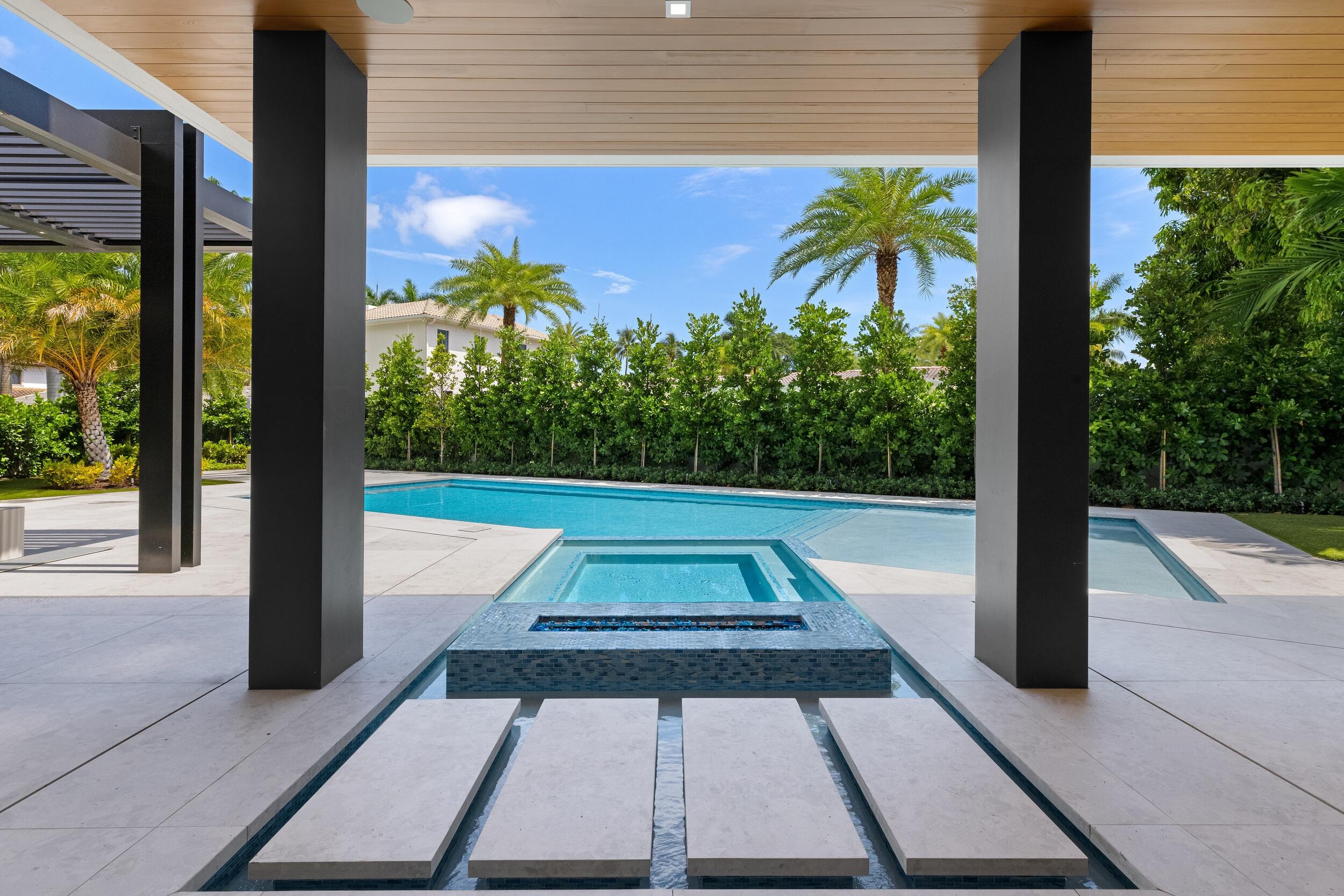 ROYAL PALM YACHT & COUNTRY CLUB - Residential
