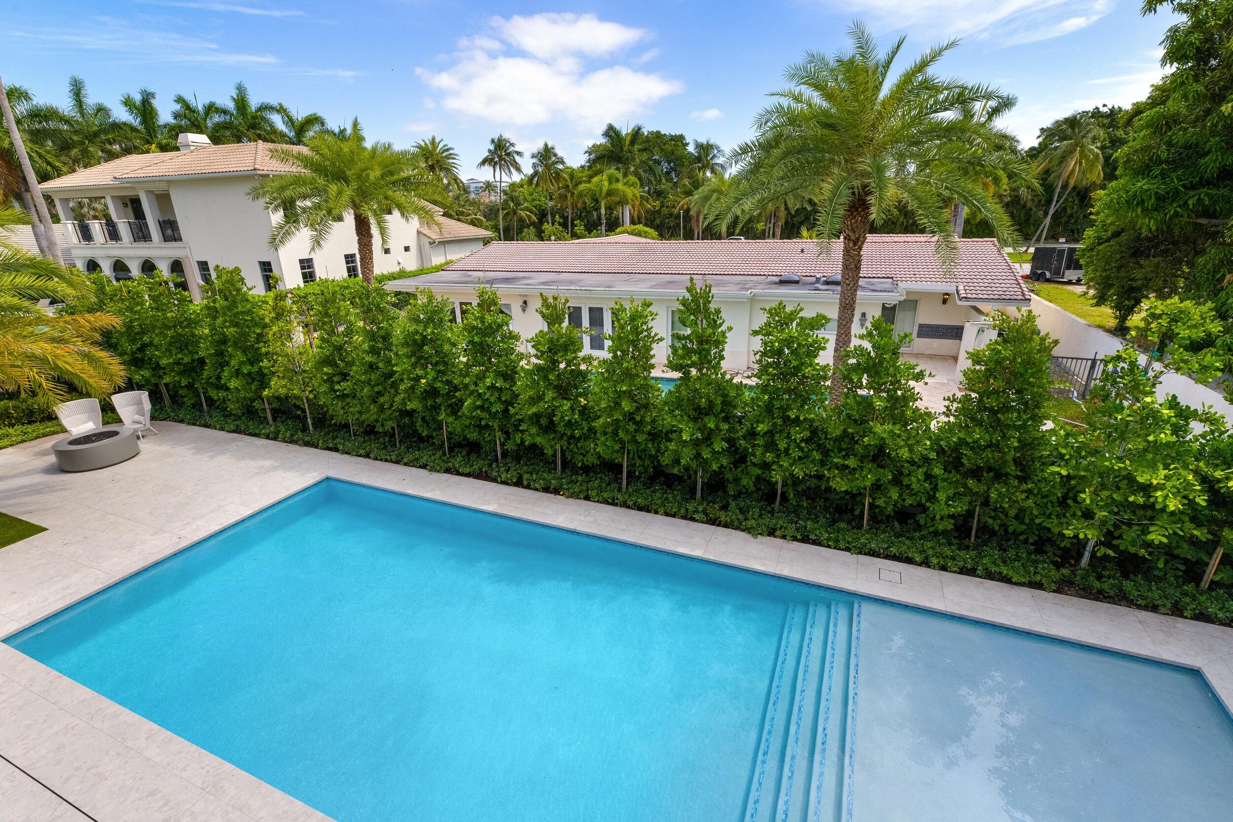 ROYAL PALM YACHT & COUNTRY CLUB - Residential