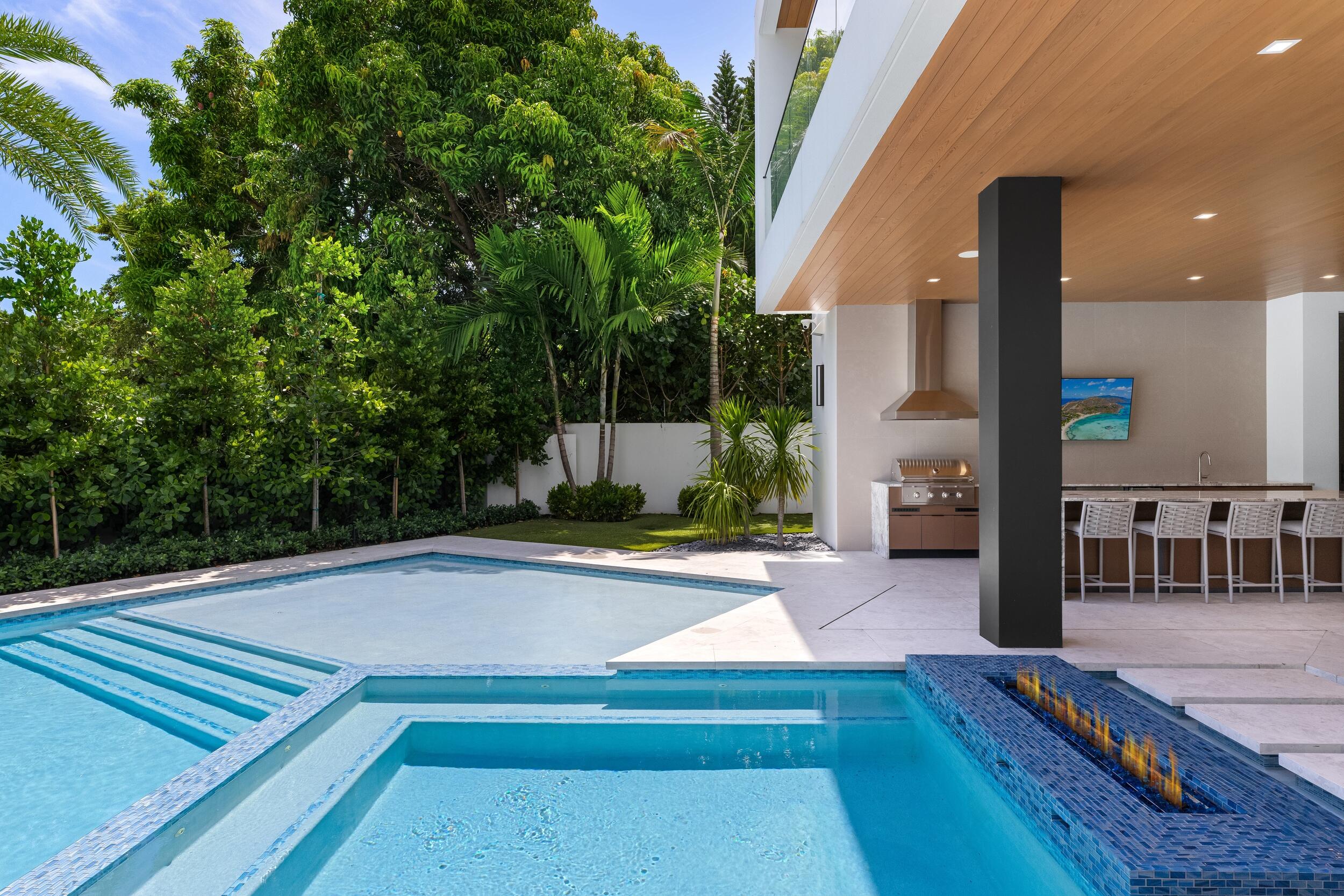 ROYAL PALM YACHT & COUNTRY CLUB - Residential