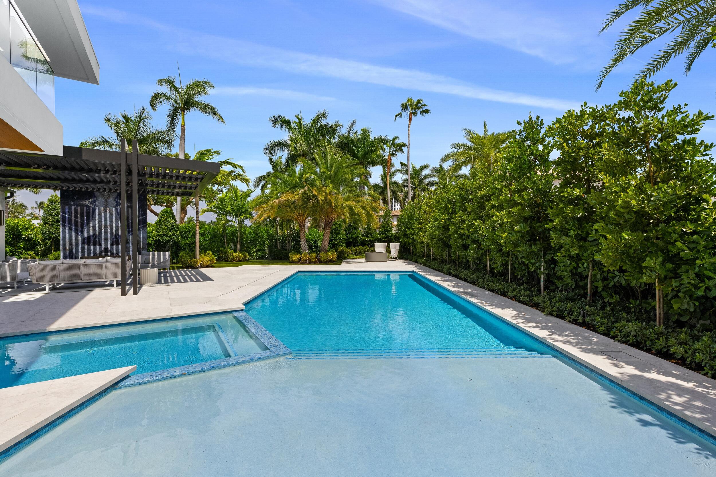 ROYAL PALM YACHT & COUNTRY CLUB - Residential