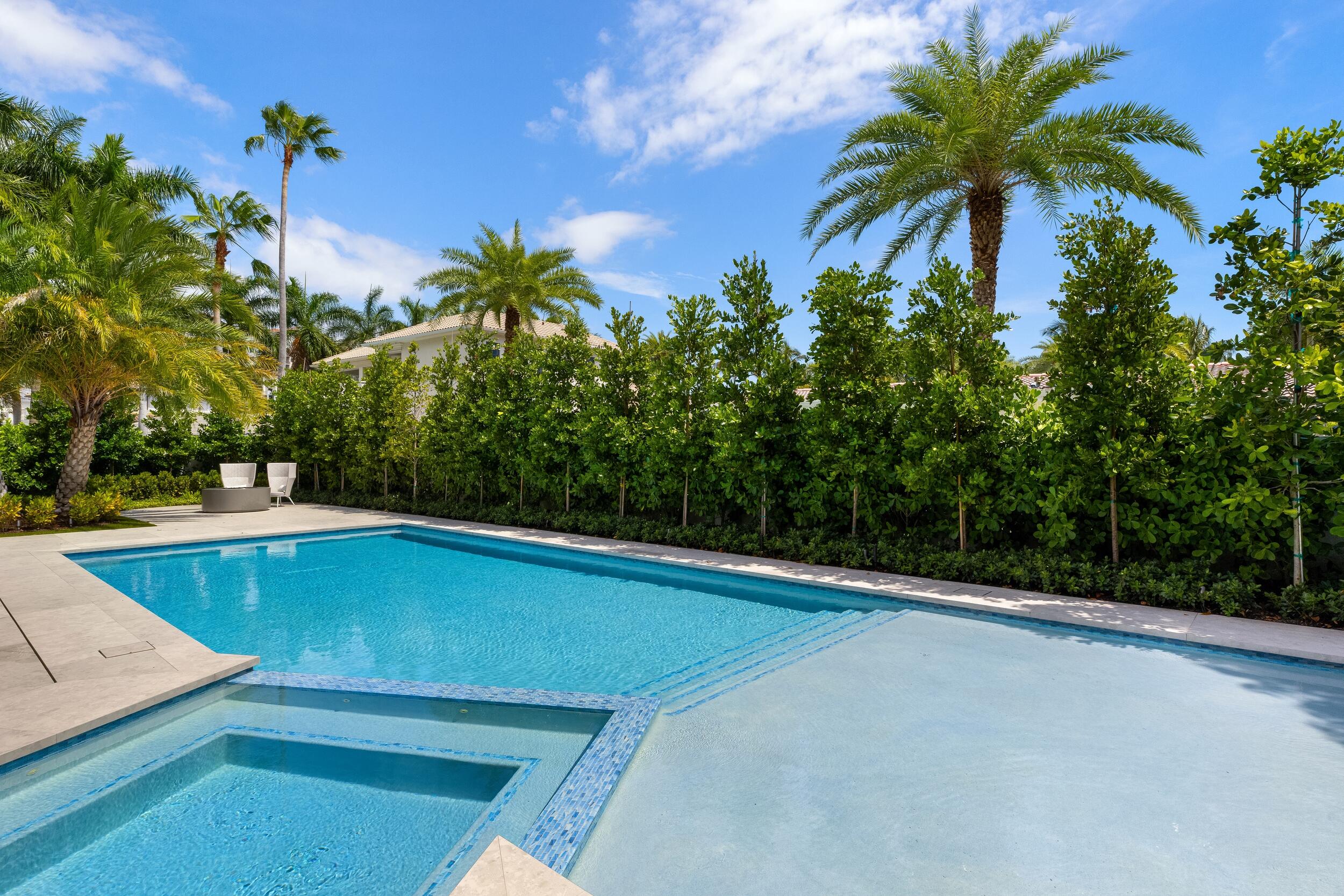 ROYAL PALM YACHT & COUNTRY CLUB - Residential
