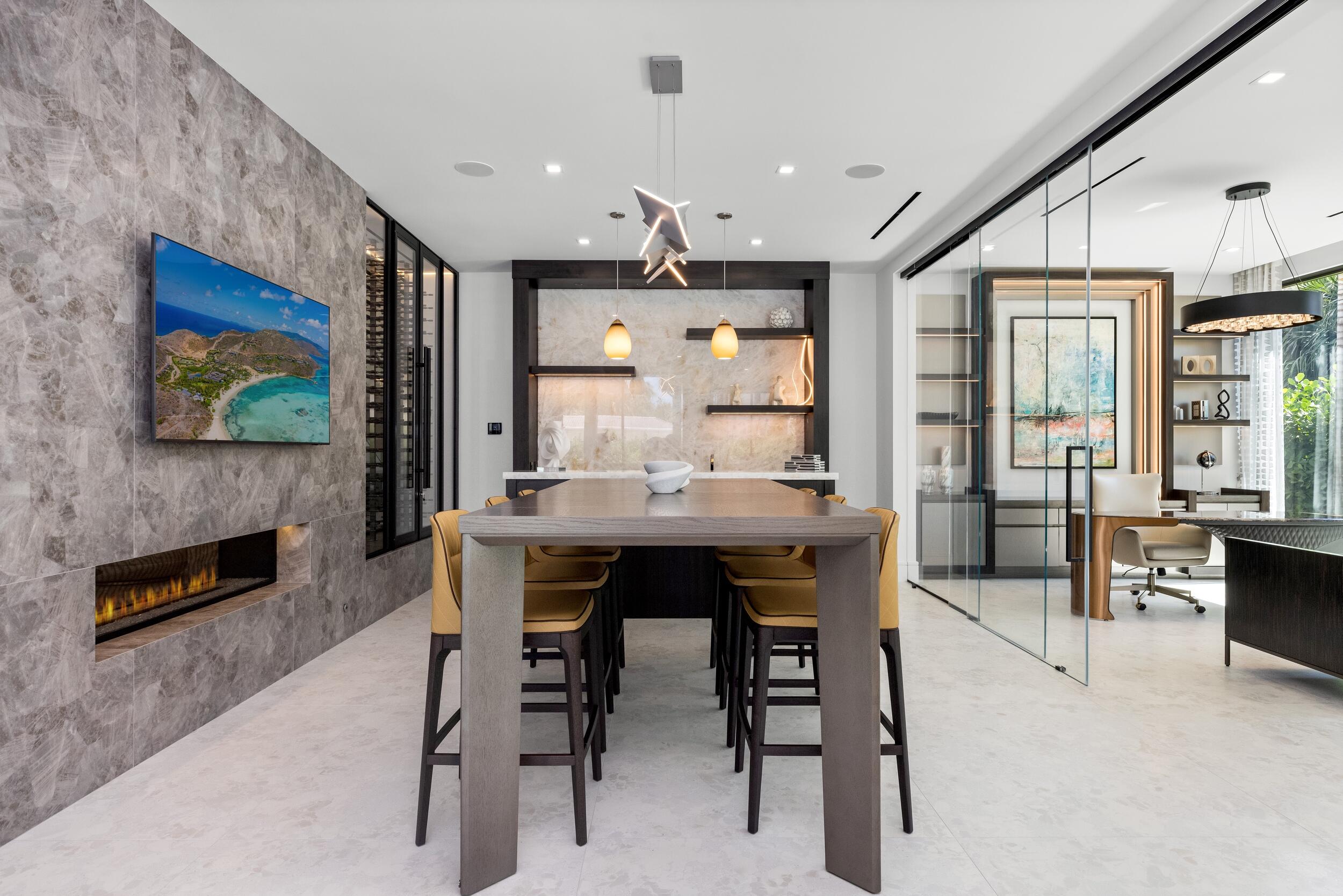 ROYAL PALM YACHT & COUNTRY CLUB - Residential