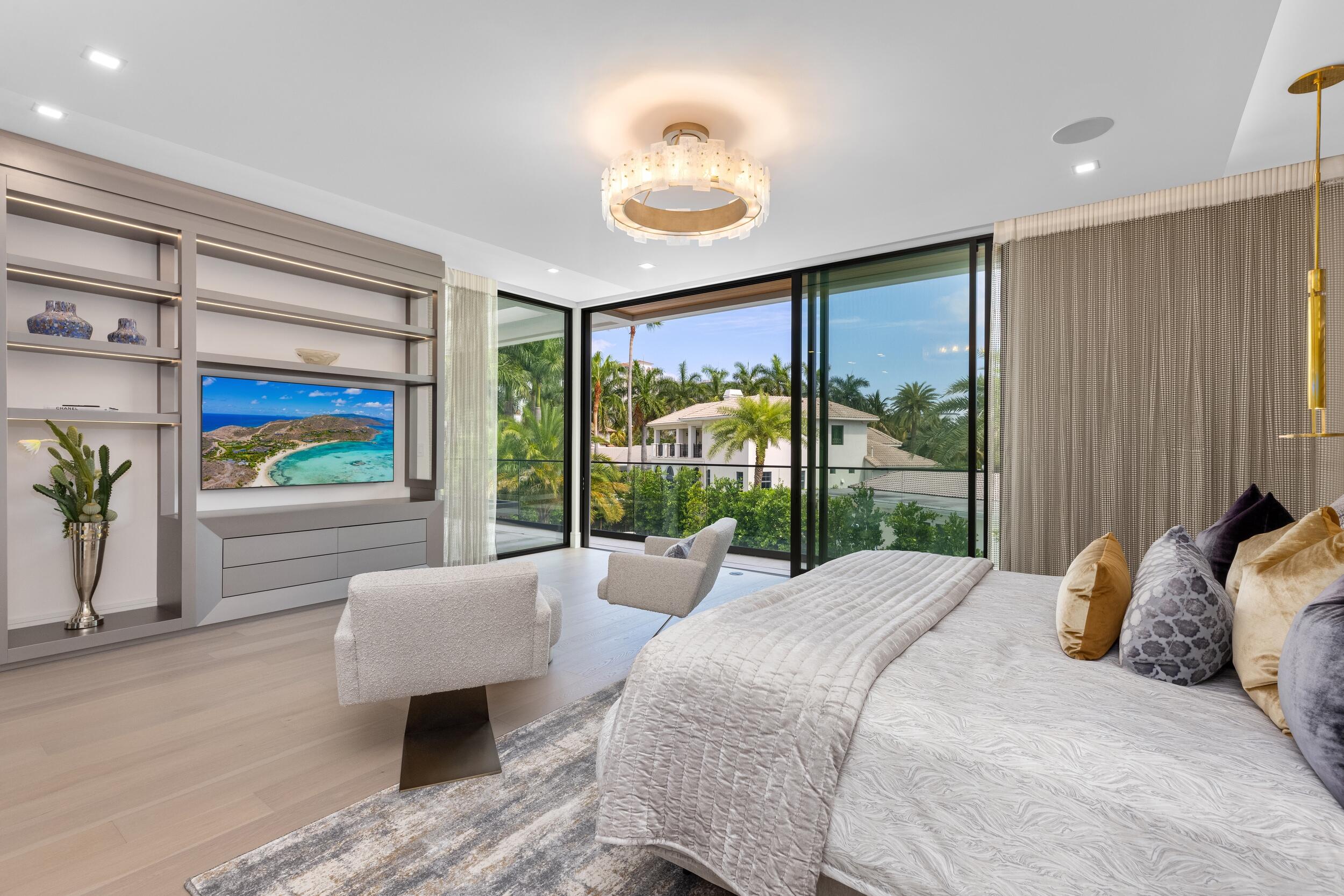 ROYAL PALM YACHT & COUNTRY CLUB - Residential