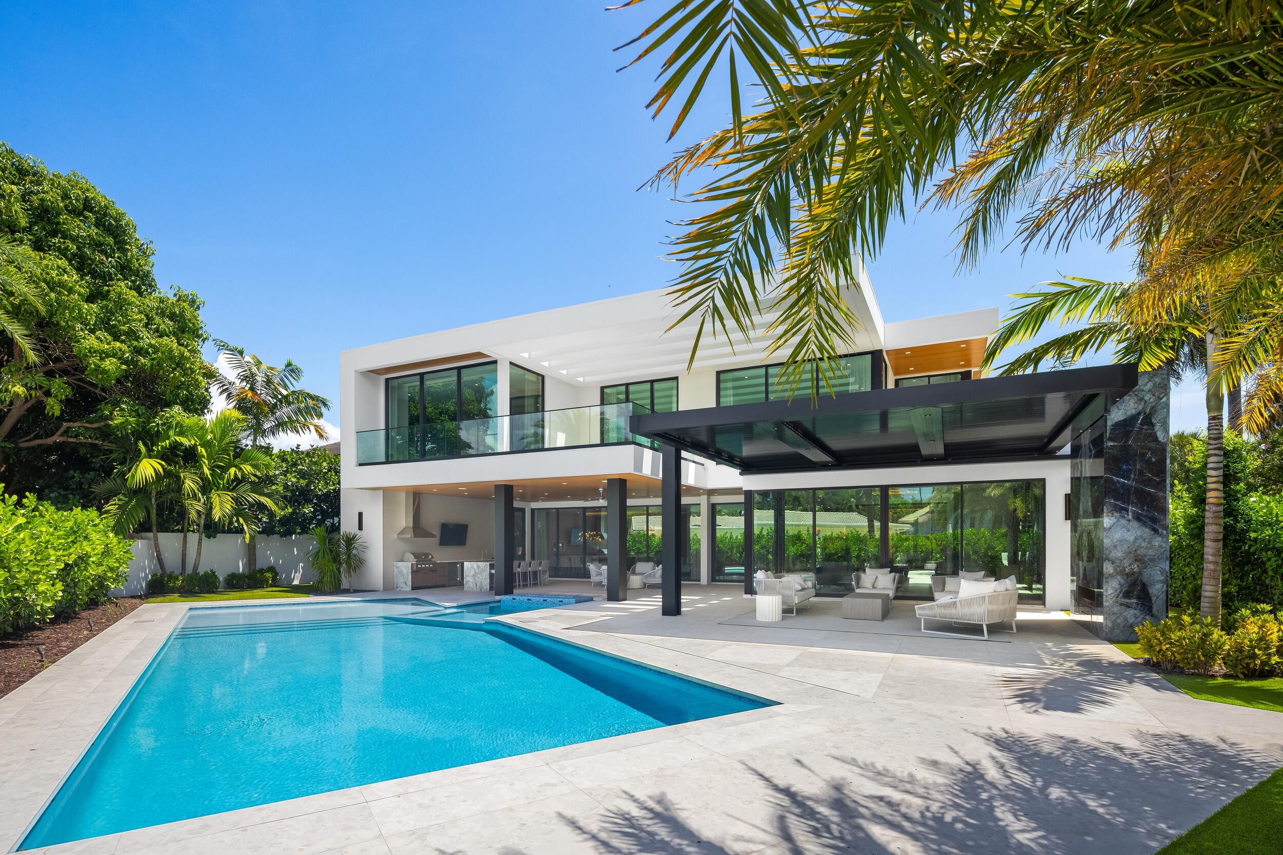 ROYAL PALM YACHT & COUNTRY CLUB - Residential