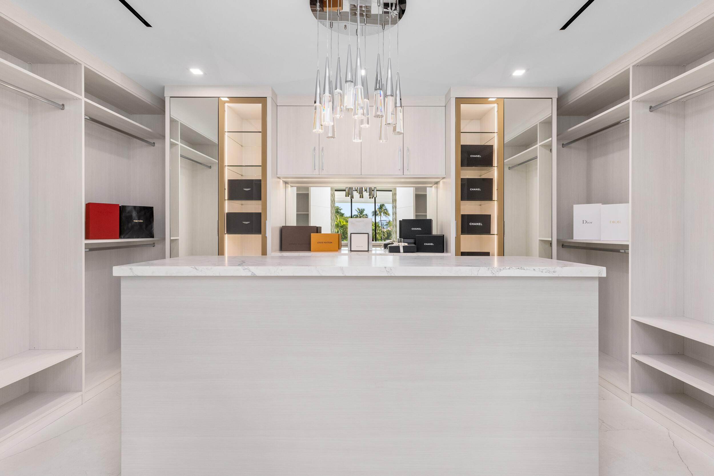 ROYAL PALM YACHT & COUNTRY CLUB - Residential