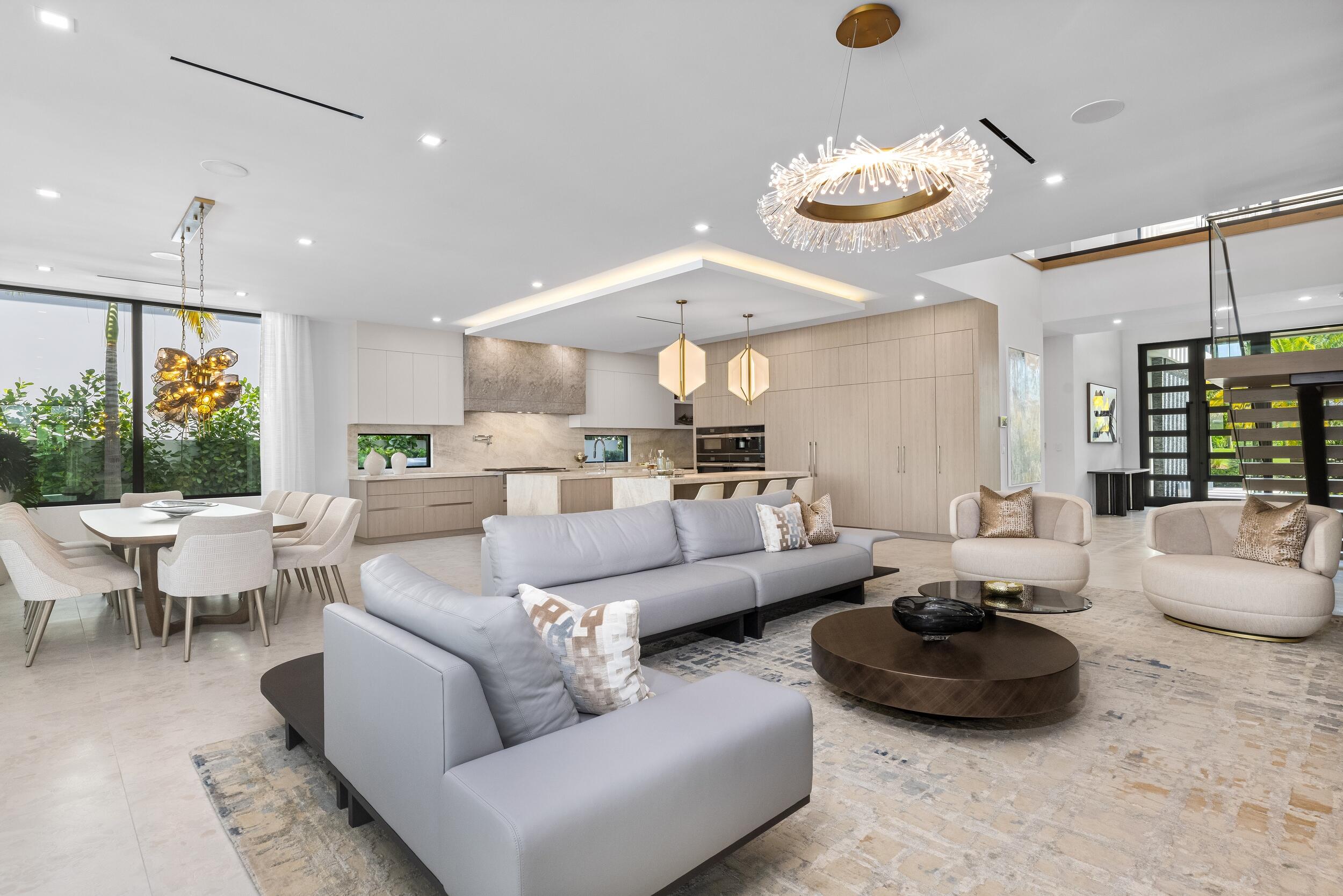 ROYAL PALM YACHT & COUNTRY CLUB - Residential