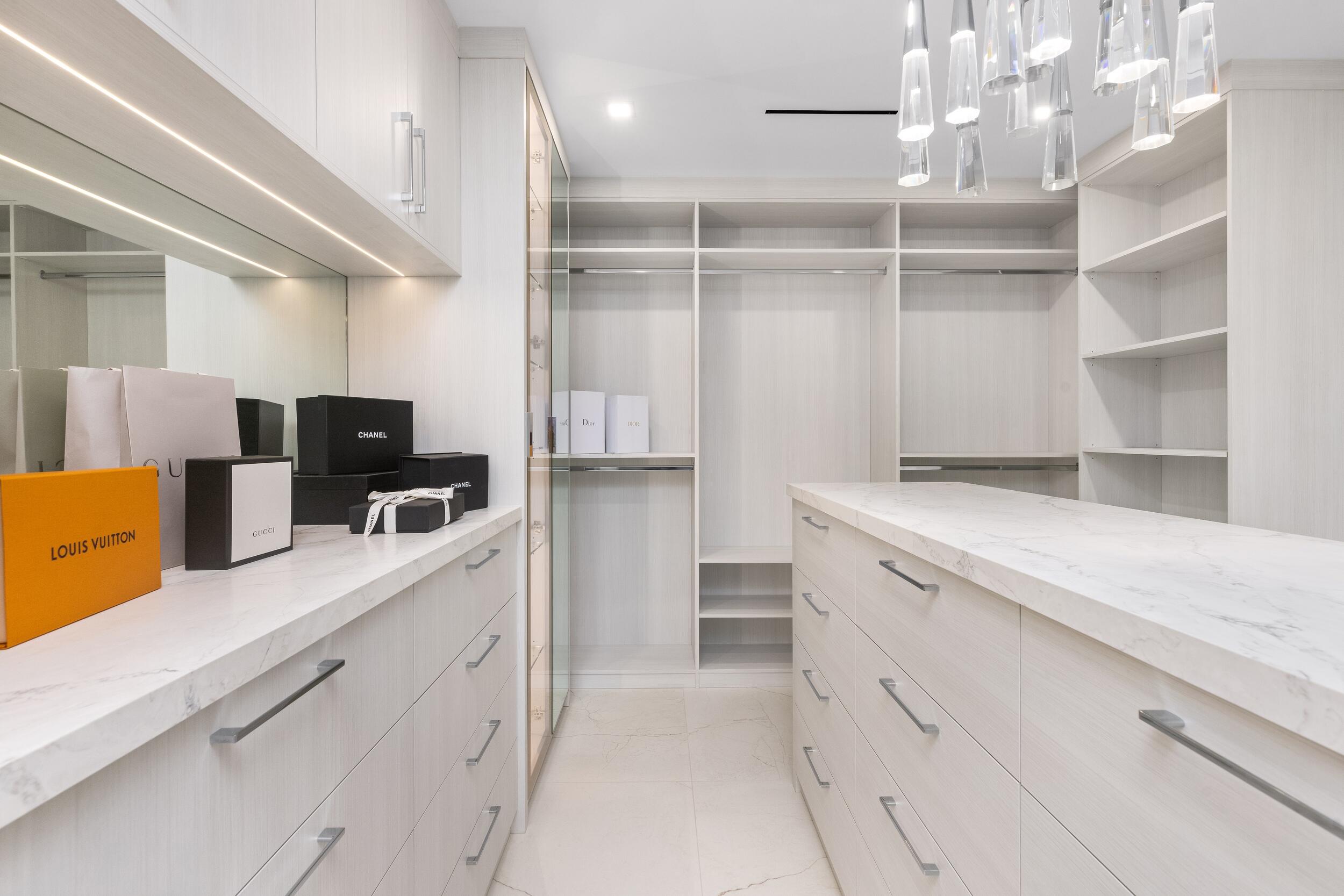 ROYAL PALM YACHT & COUNTRY CLUB - Residential