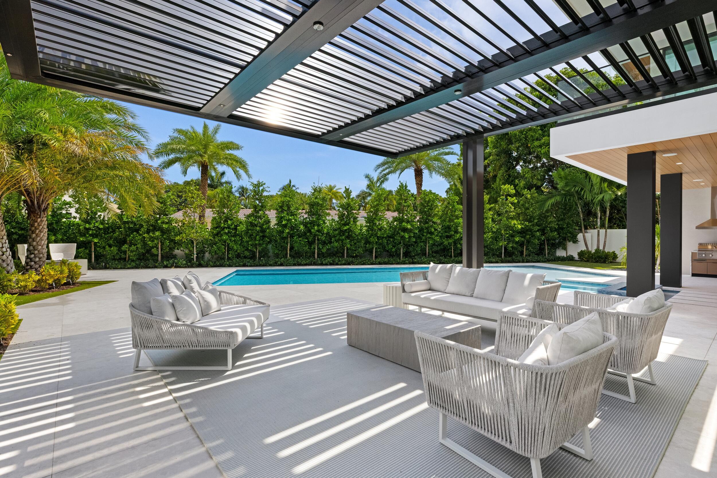 ROYAL PALM YACHT & COUNTRY CLUB - Residential