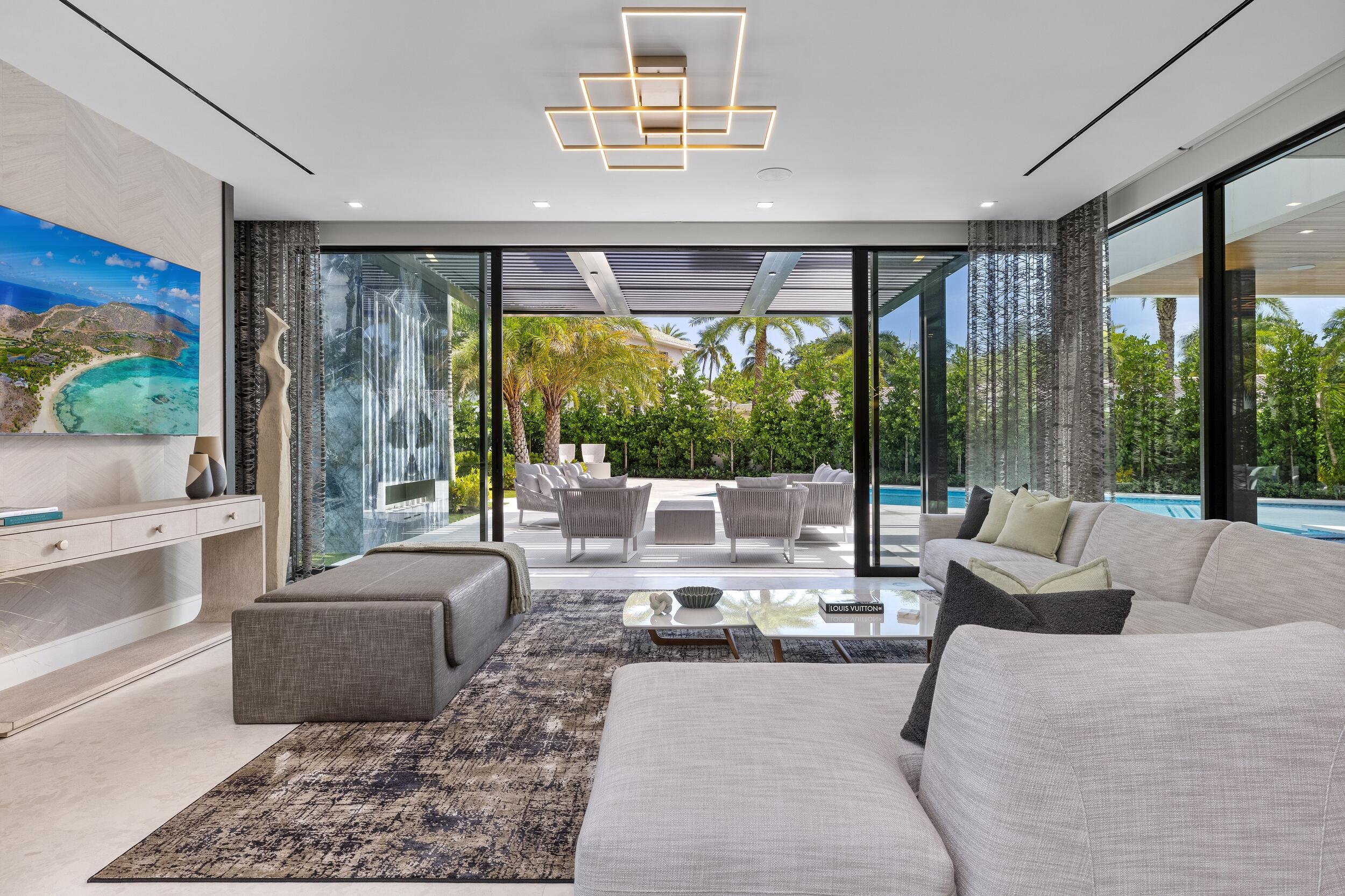 ROYAL PALM YACHT & COUNTRY CLUB - Residential