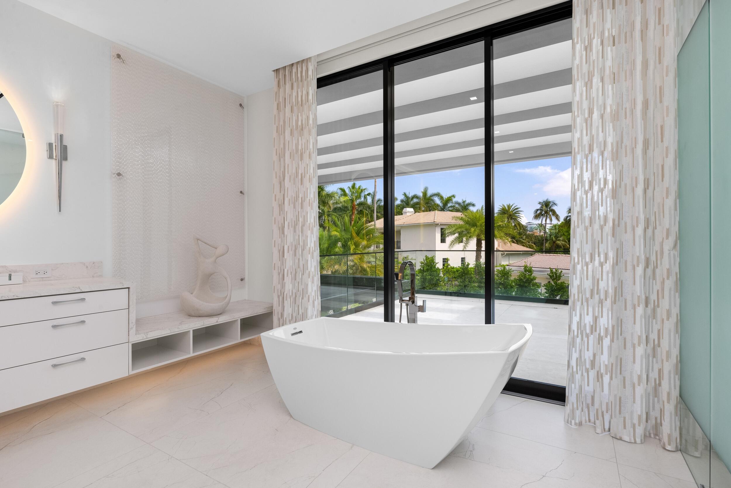 ROYAL PALM YACHT & COUNTRY CLUB - Residential
