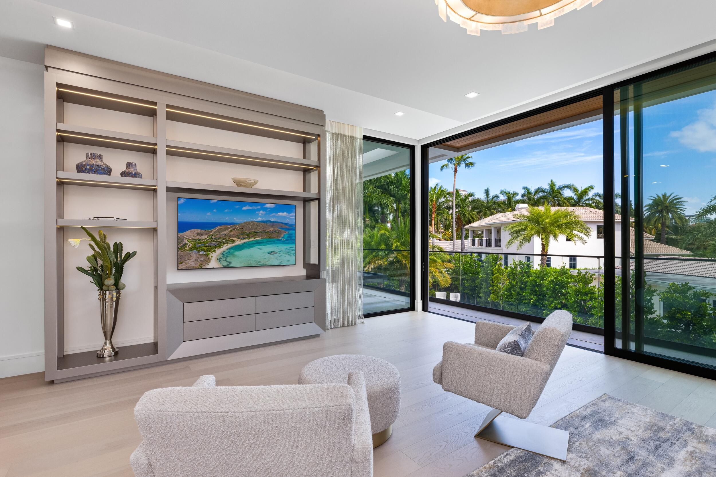 ROYAL PALM YACHT & COUNTRY CLUB - Residential
