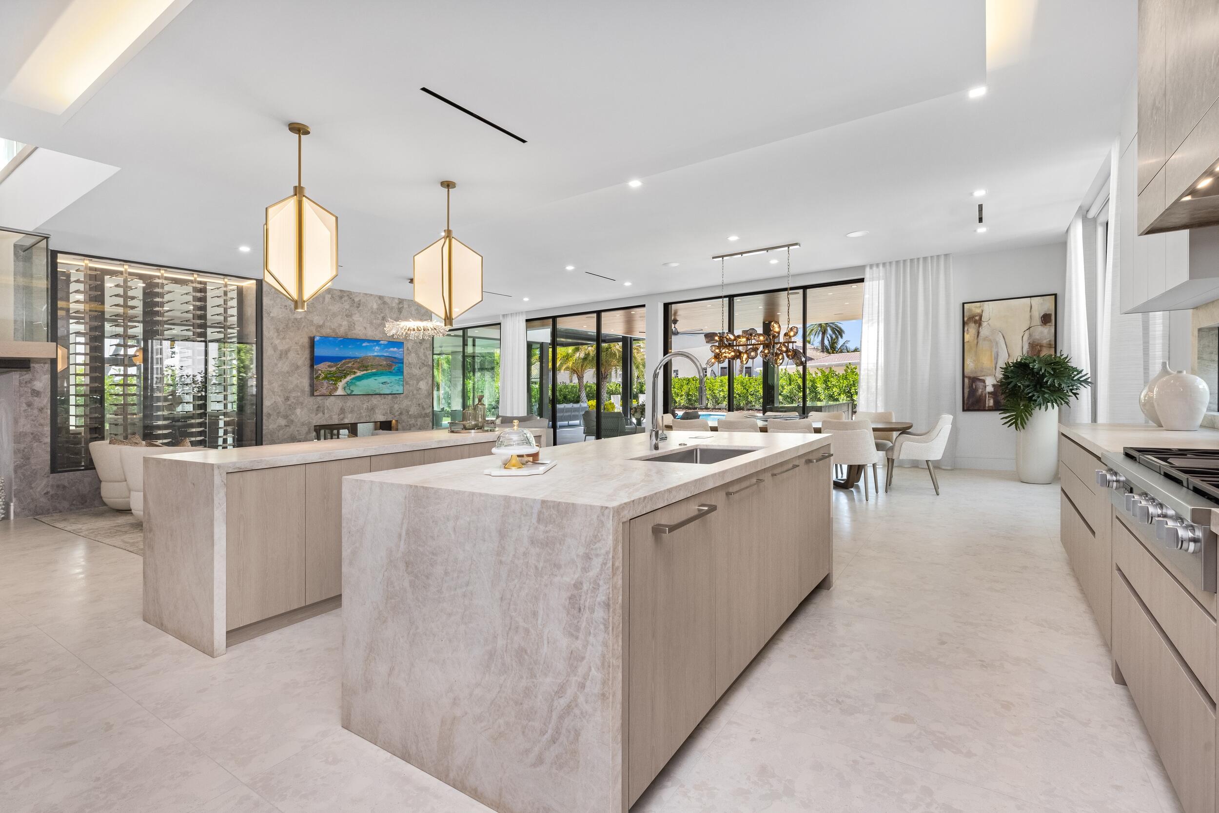 ROYAL PALM YACHT & COUNTRY CLUB - Residential