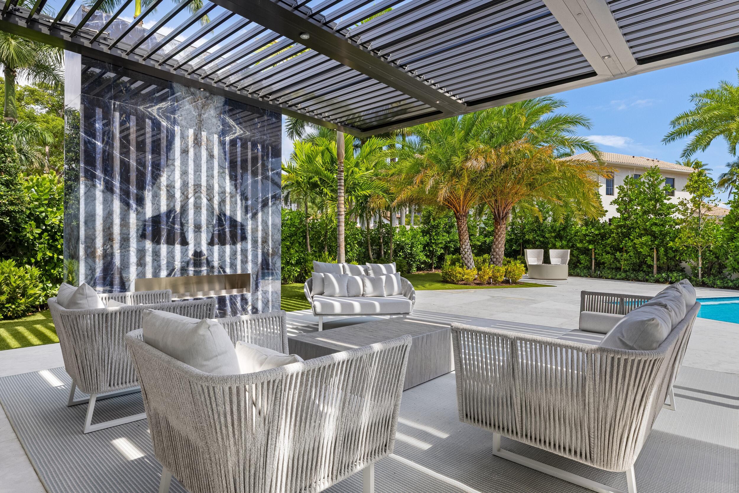 ROYAL PALM YACHT & COUNTRY CLUB - Residential