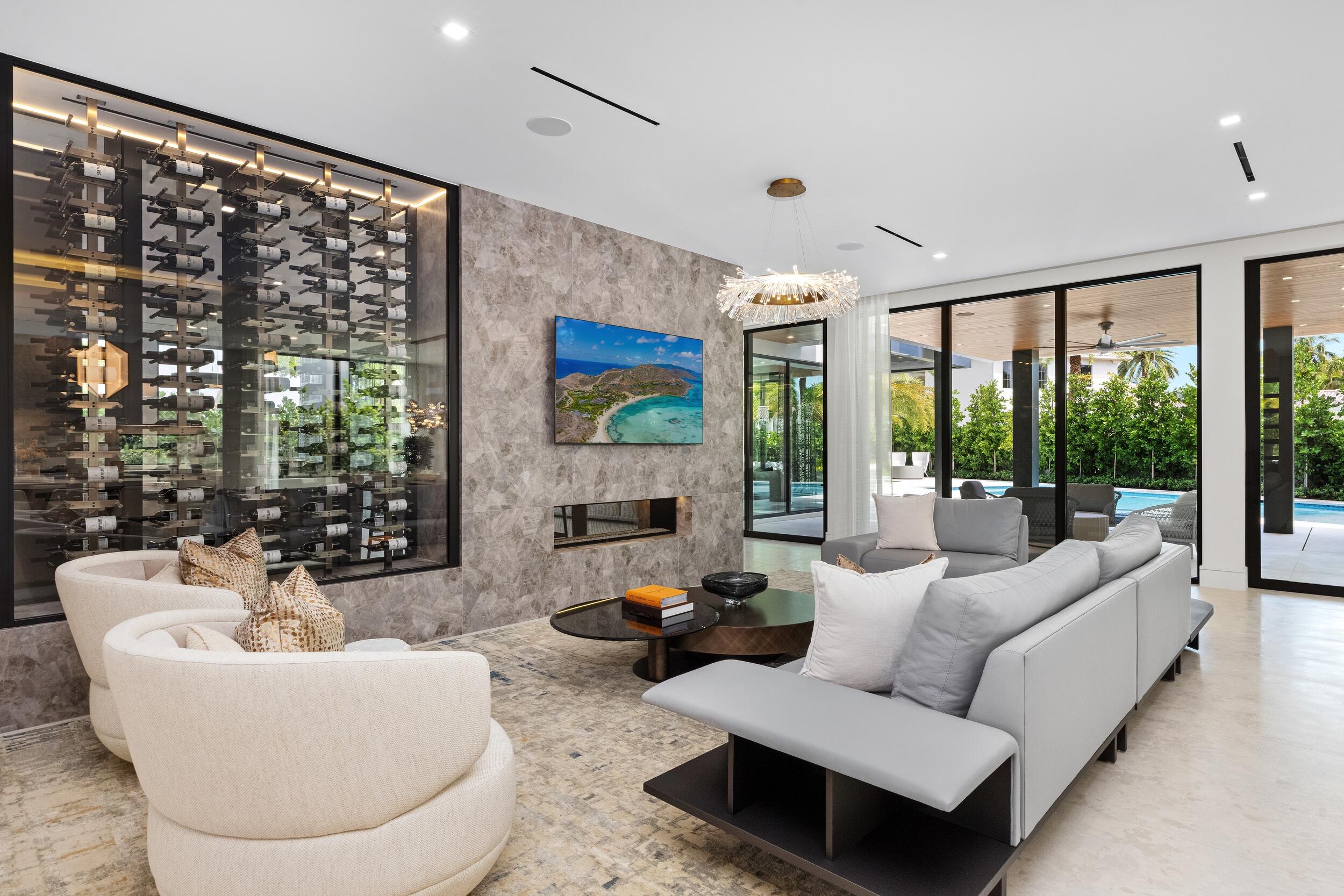 ROYAL PALM YACHT & COUNTRY CLUB - Residential
