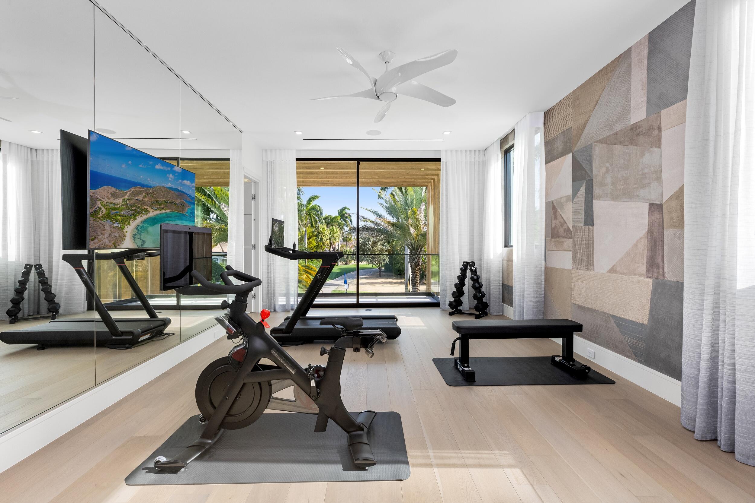 ROYAL PALM YACHT & COUNTRY CLUB - Residential
