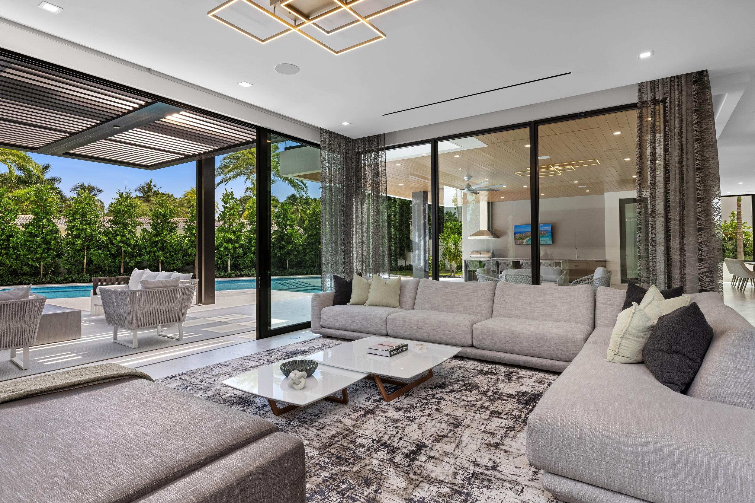 ROYAL PALM YACHT & COUNTRY CLUB - Residential