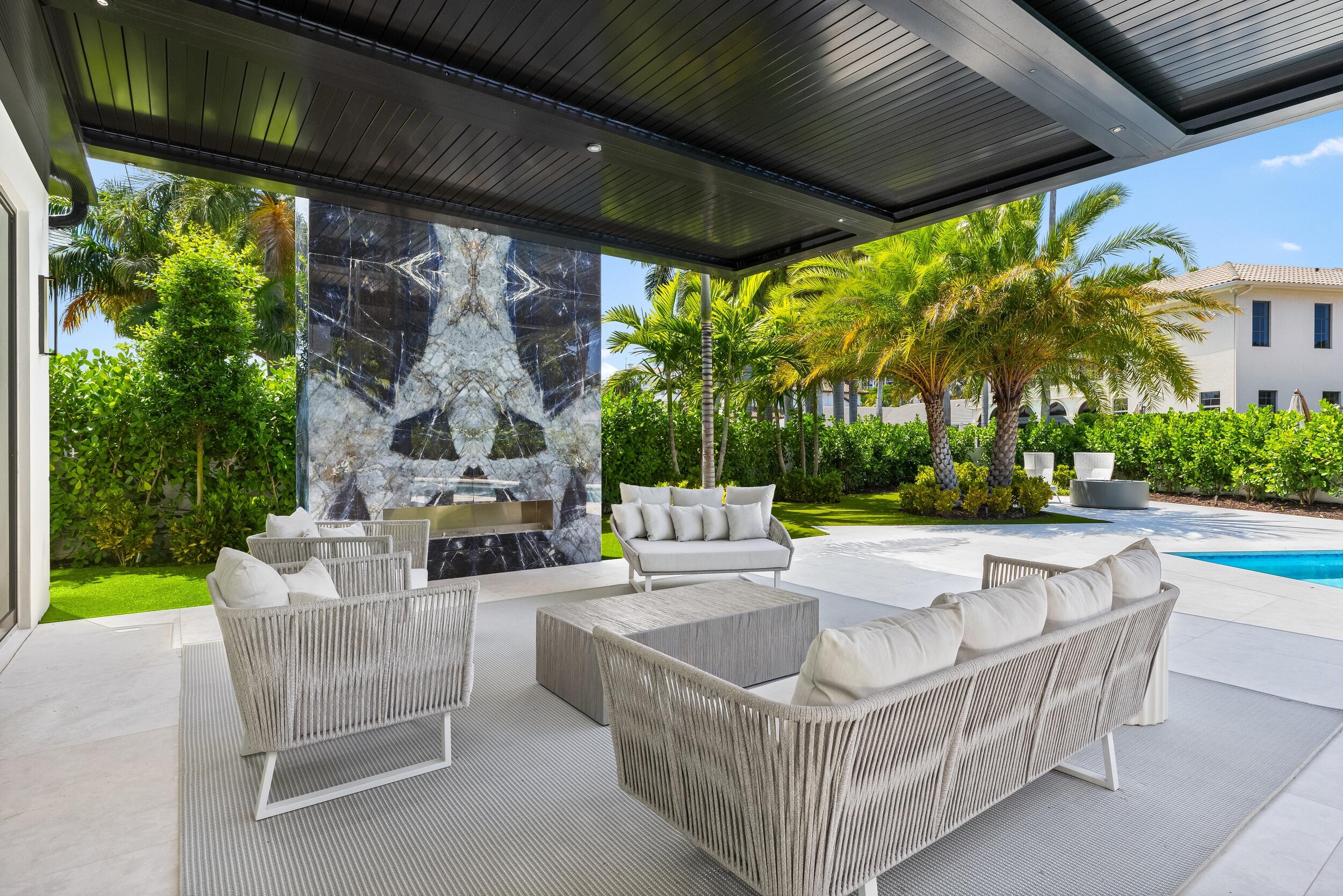 ROYAL PALM YACHT & COUNTRY CLUB - Residential