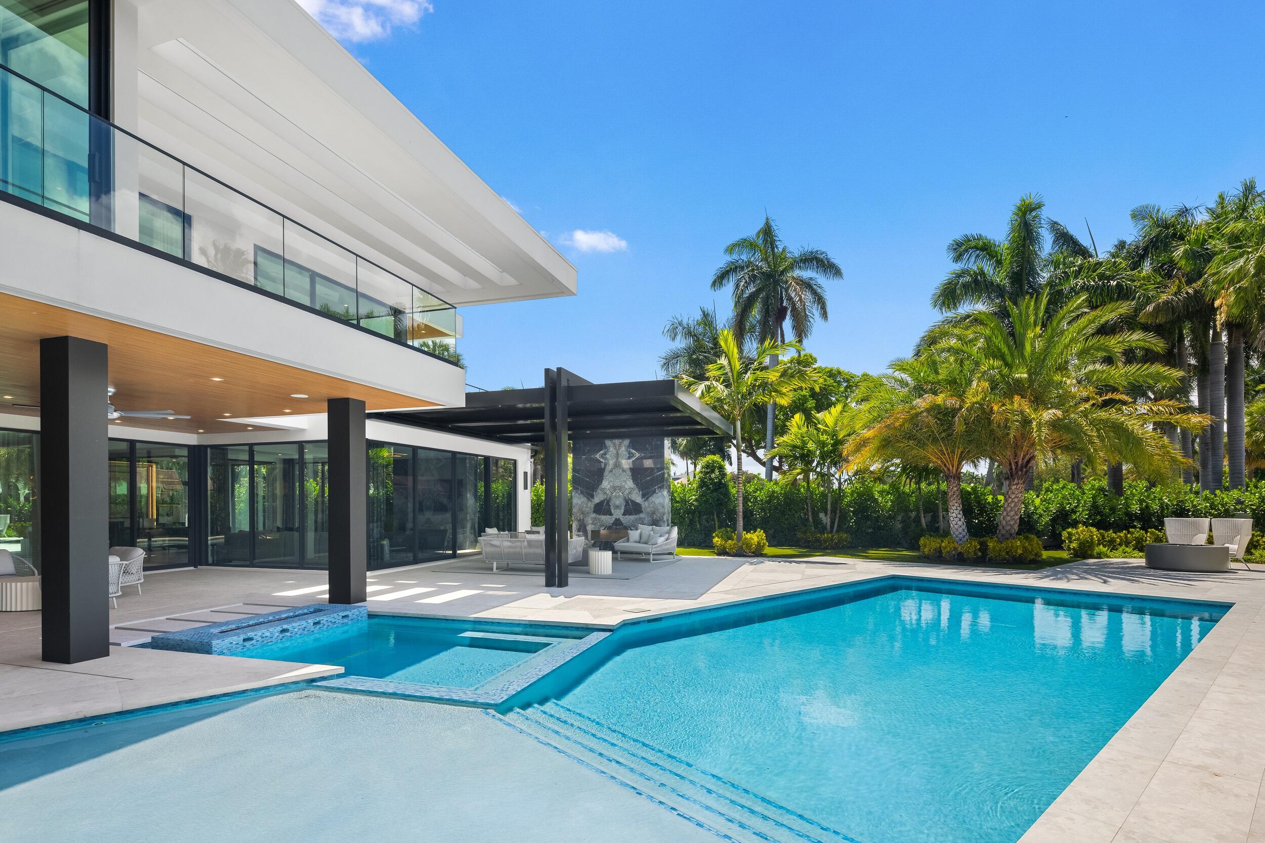 ROYAL PALM YACHT & COUNTRY CLUB - Residential