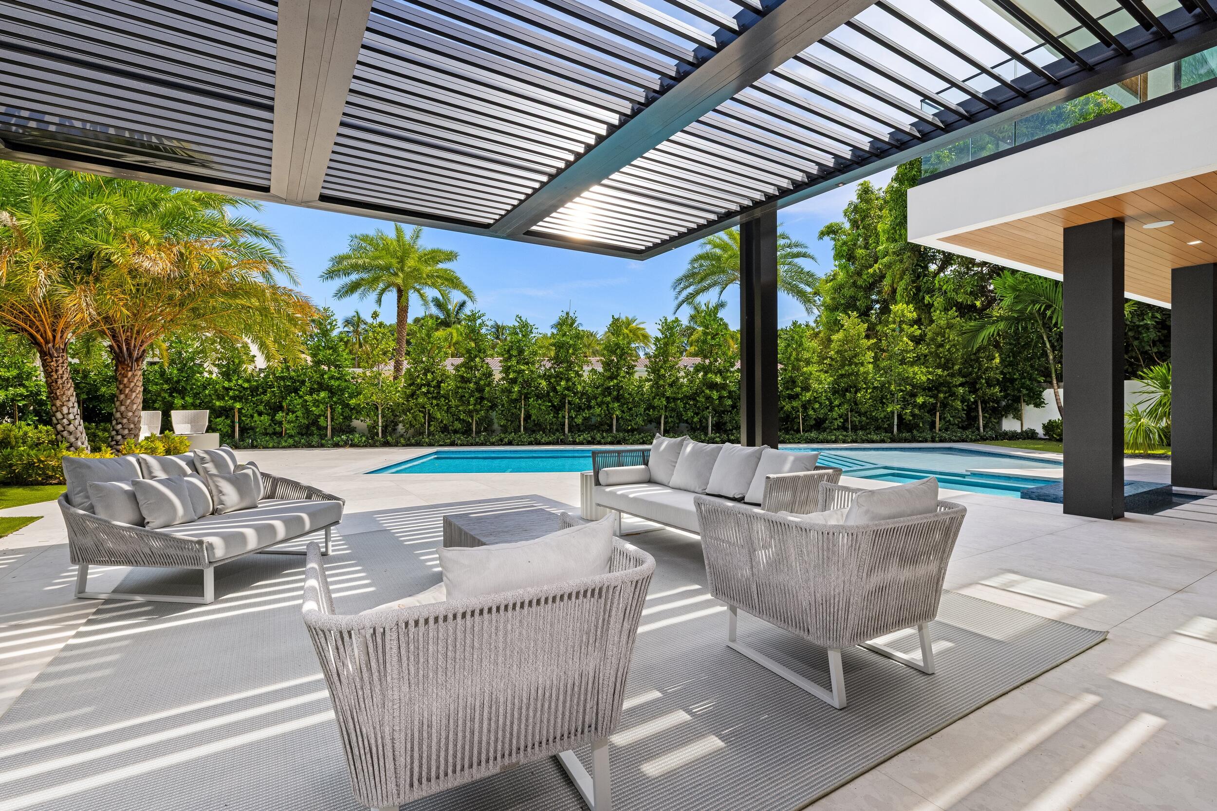 ROYAL PALM YACHT & COUNTRY CLUB - Residential