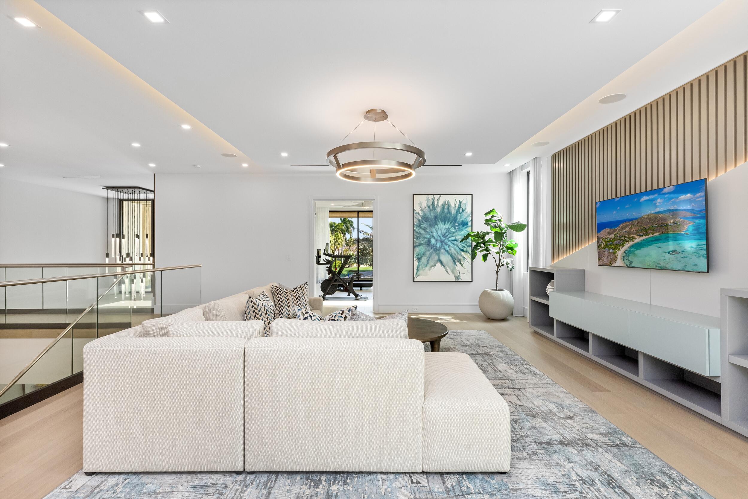ROYAL PALM YACHT & COUNTRY CLUB - Residential