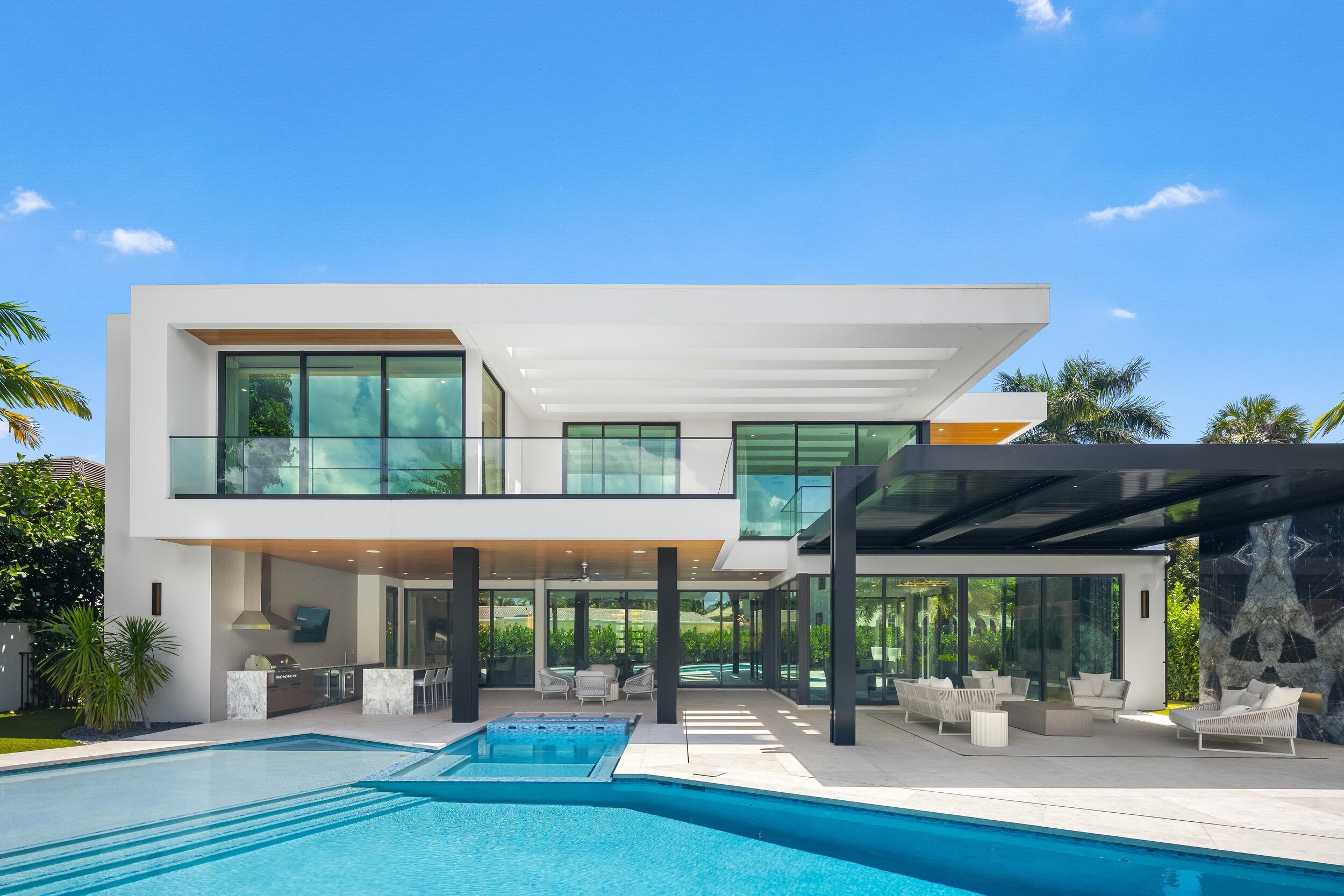 ROYAL PALM YACHT & COUNTRY CLUB - Residential