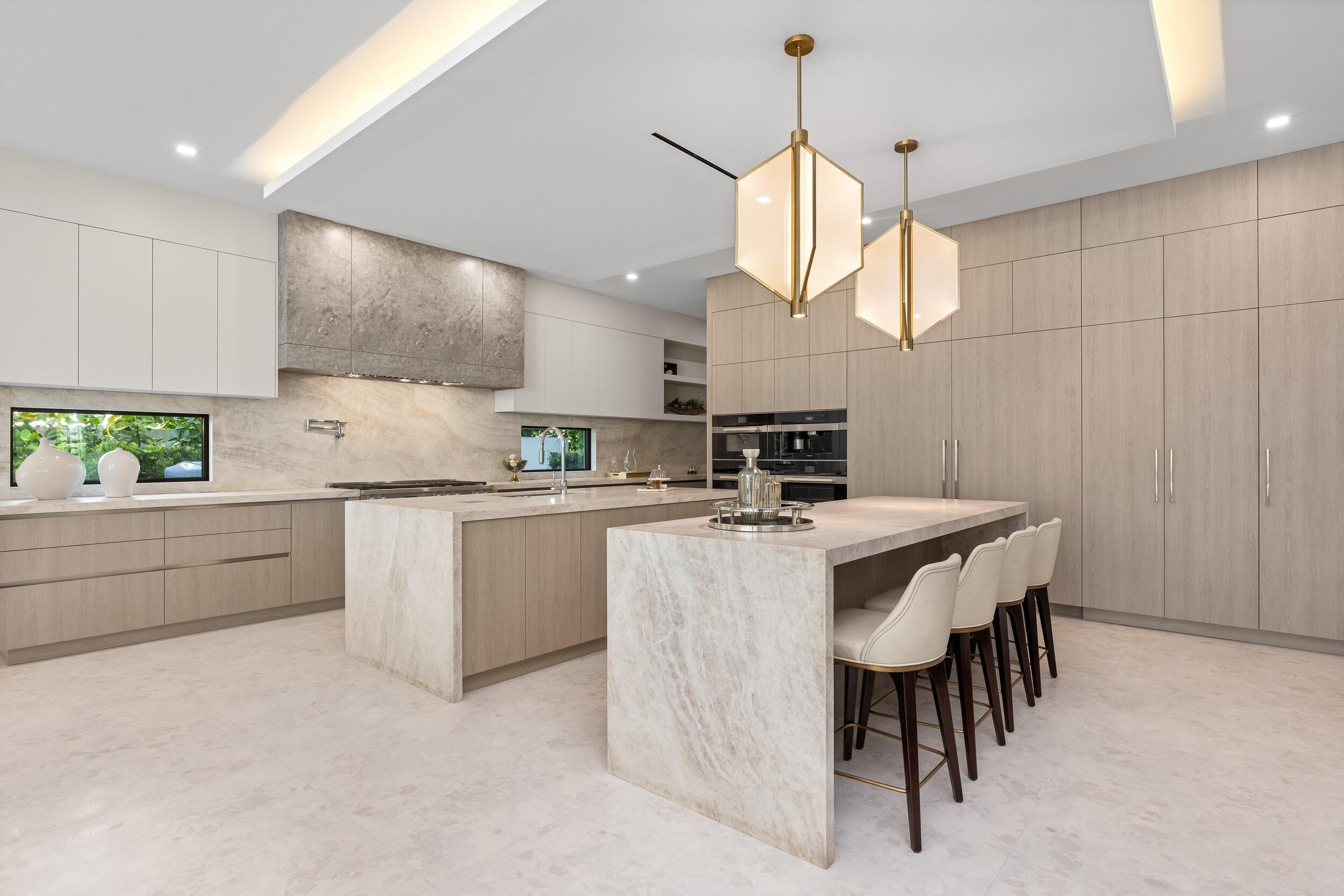 ROYAL PALM YACHT & COUNTRY CLUB - Residential