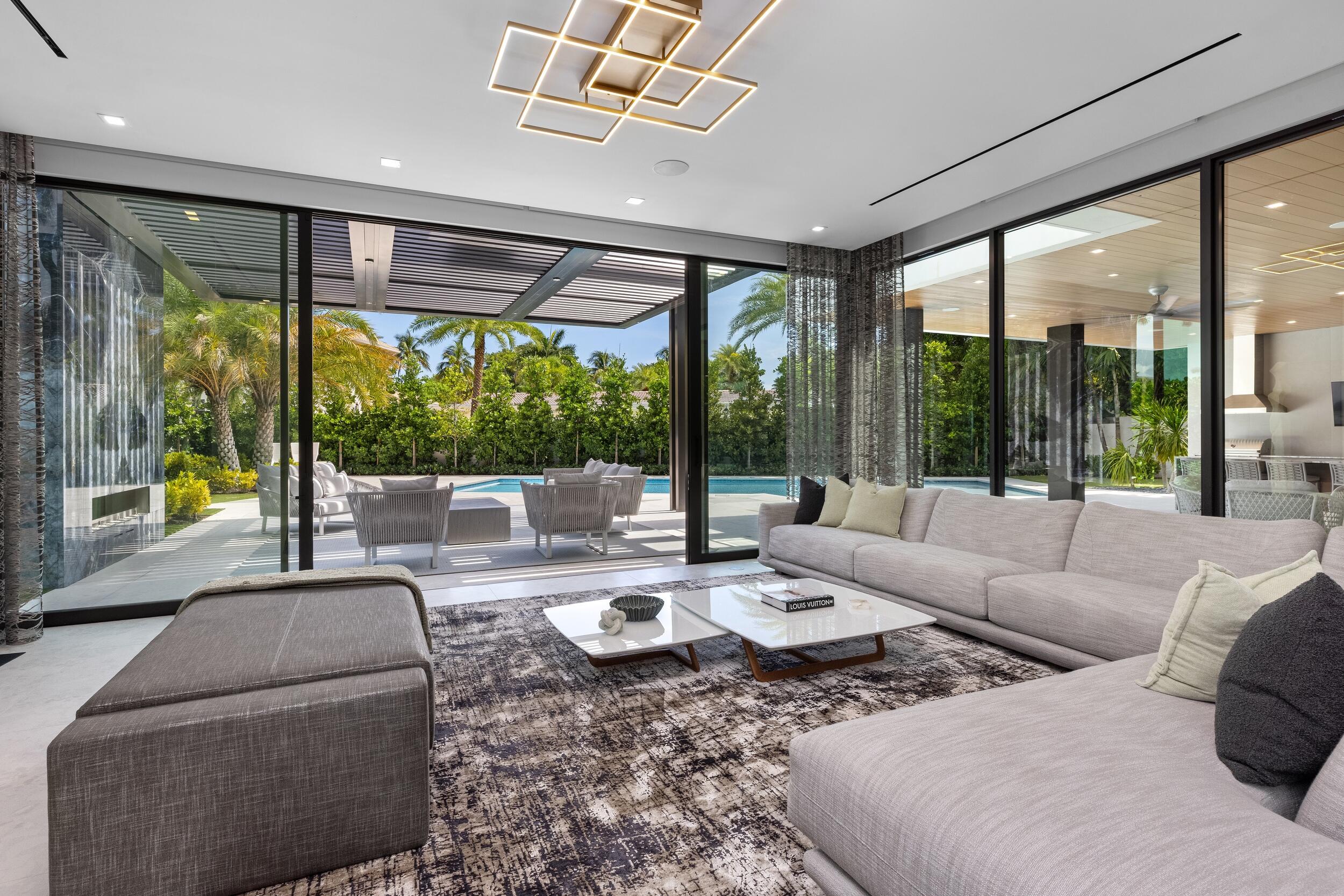 ROYAL PALM YACHT & COUNTRY CLUB - Residential